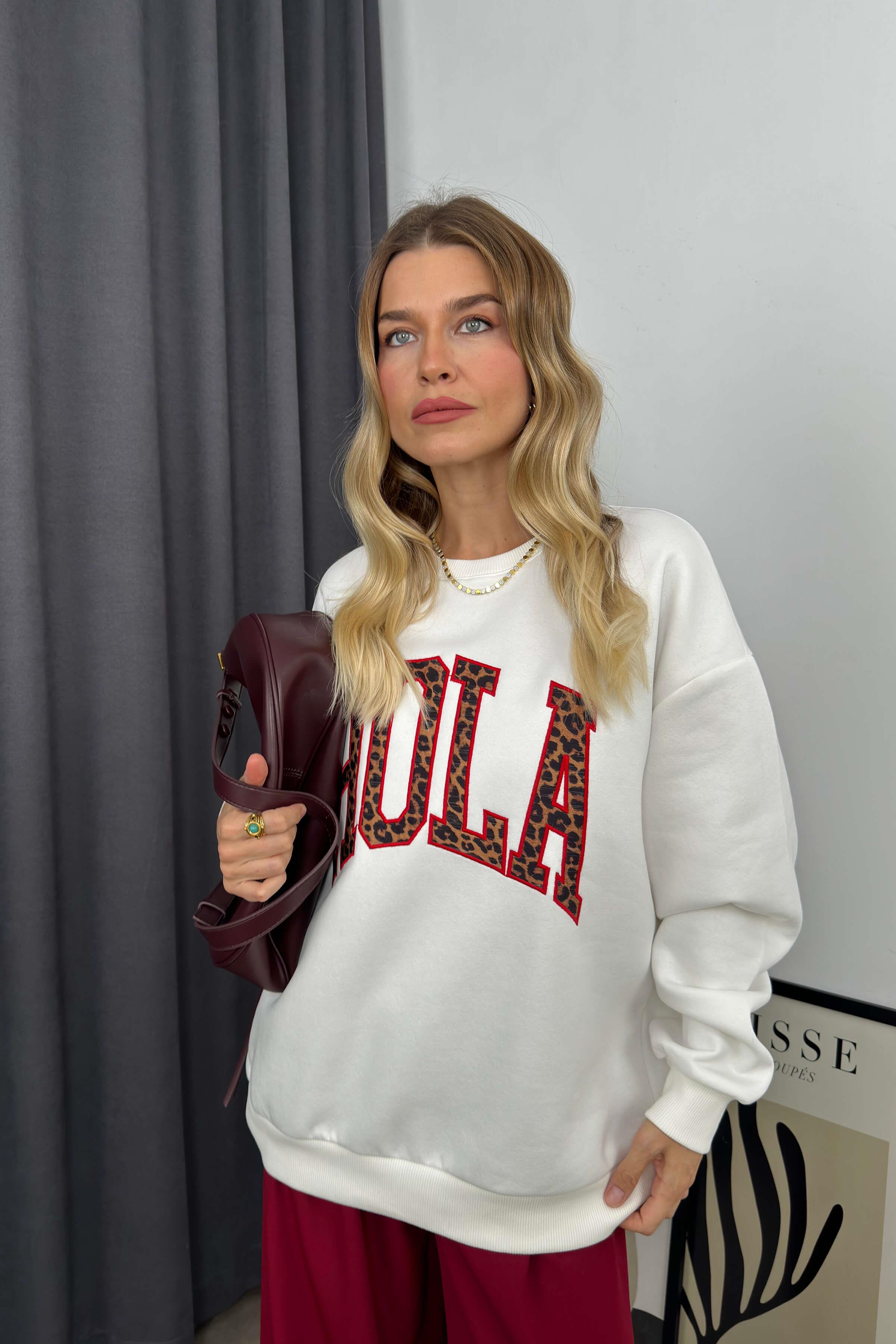 Beyaz Leopar Yazılı Oversize Sweatshirt