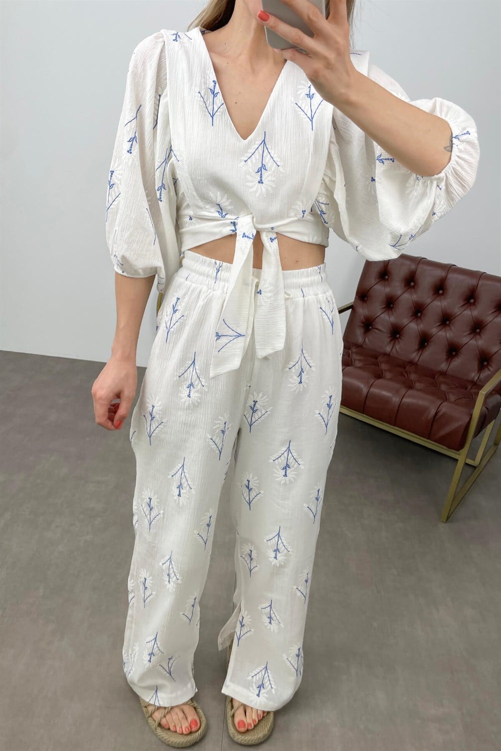 Beyaz Mavi İşlemeli Keten Takım
