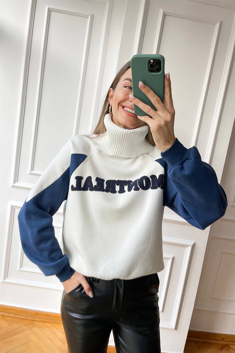 Beyaz Montreal Baskılı Balıkçı Yaka Sweatshirt