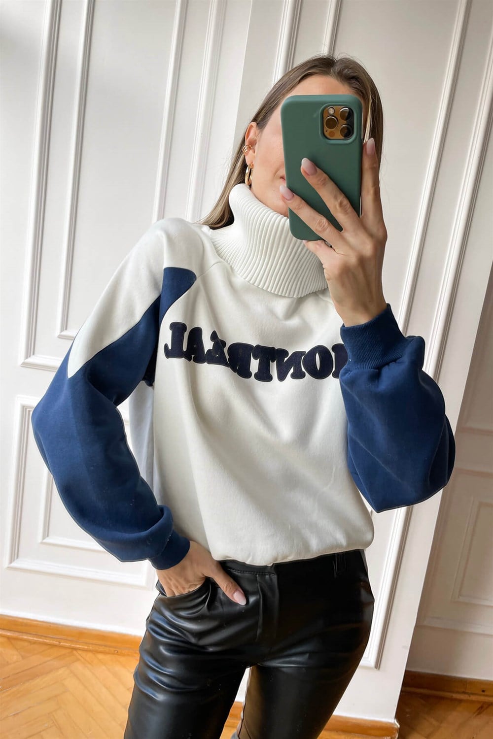 Beyaz Montreal Baskılı Balıkçı Yaka Sweatshirt