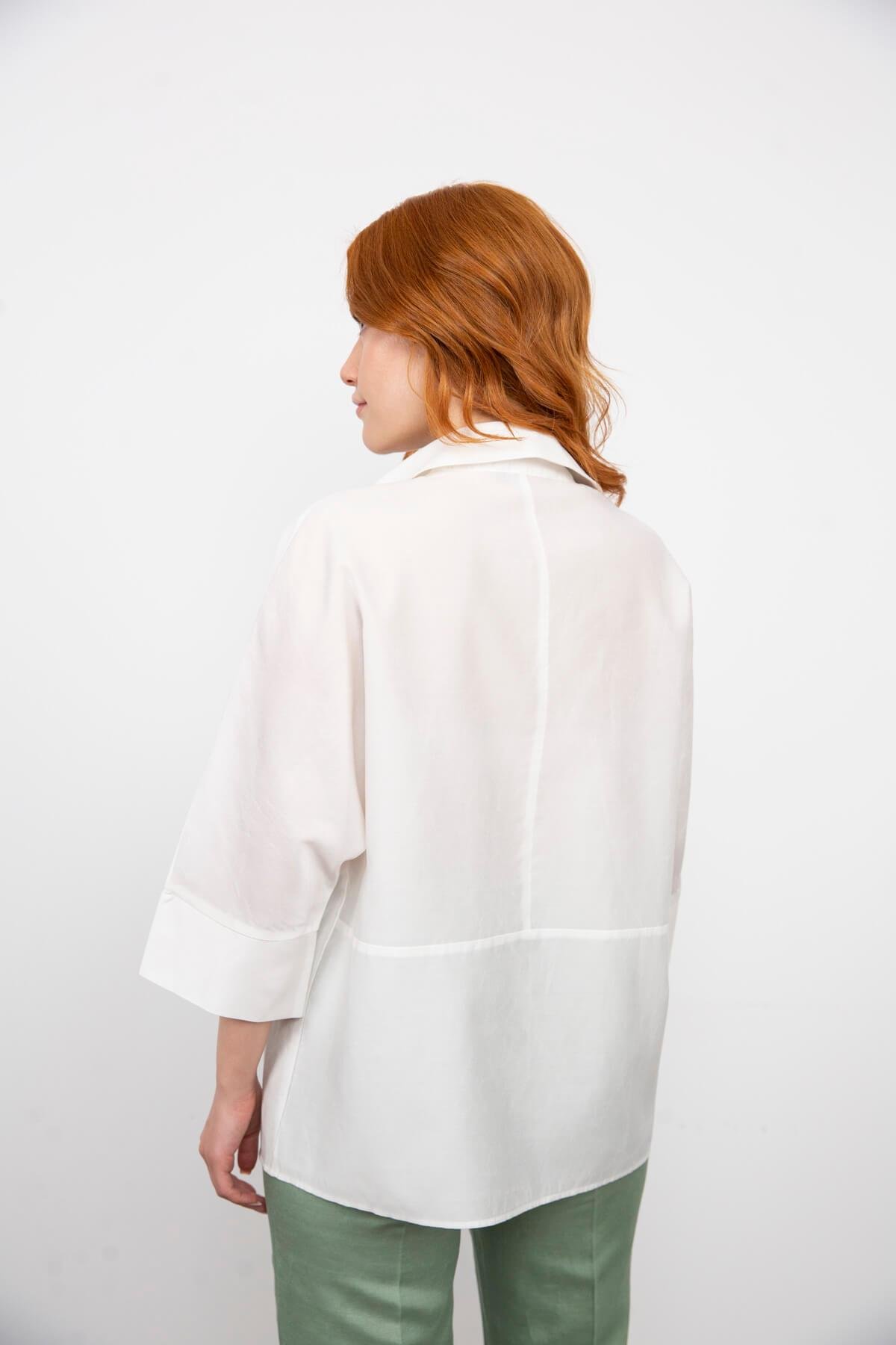 Beyaz Sırtı Dikişli Gold Düğmeli Keten Gömlek