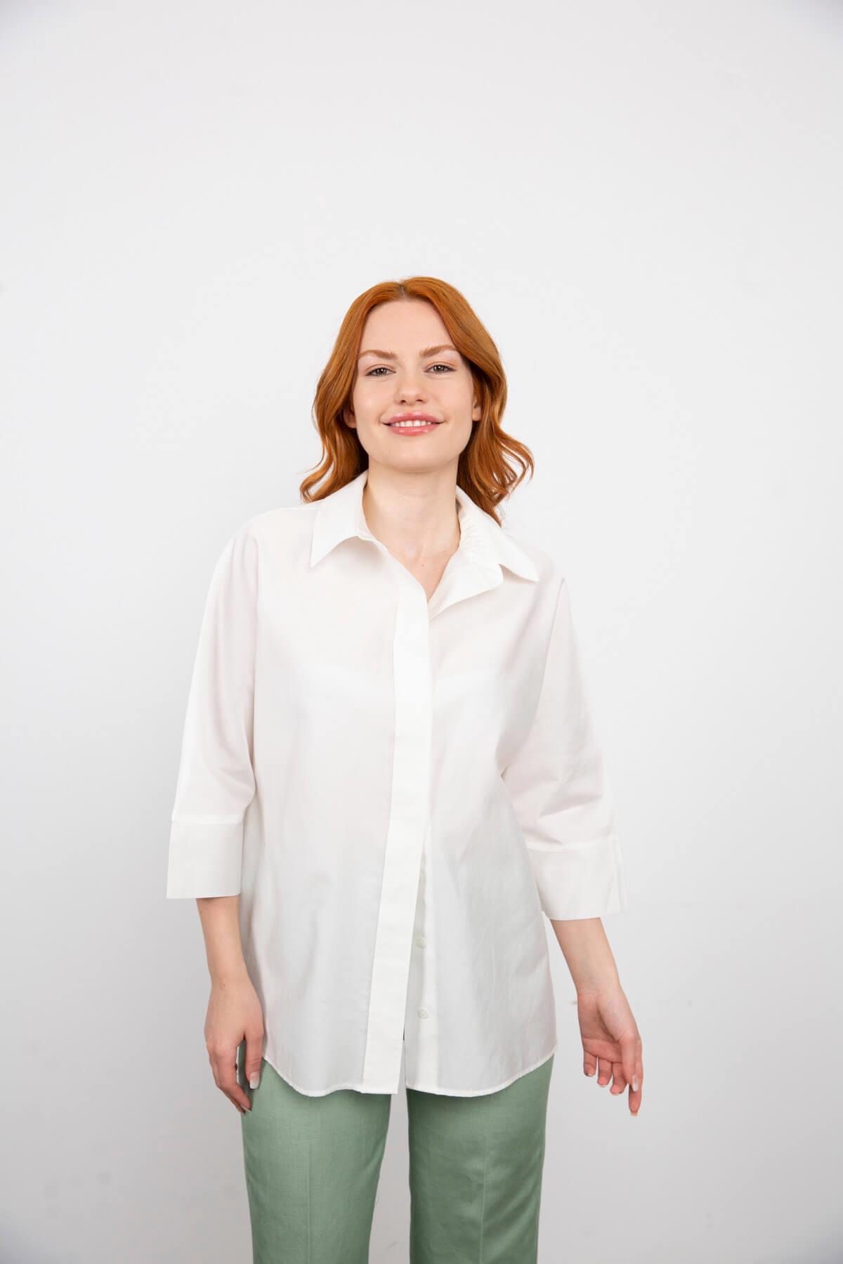 Beyaz Sırtı Dikişli Gold Düğmeli Keten Gömlek