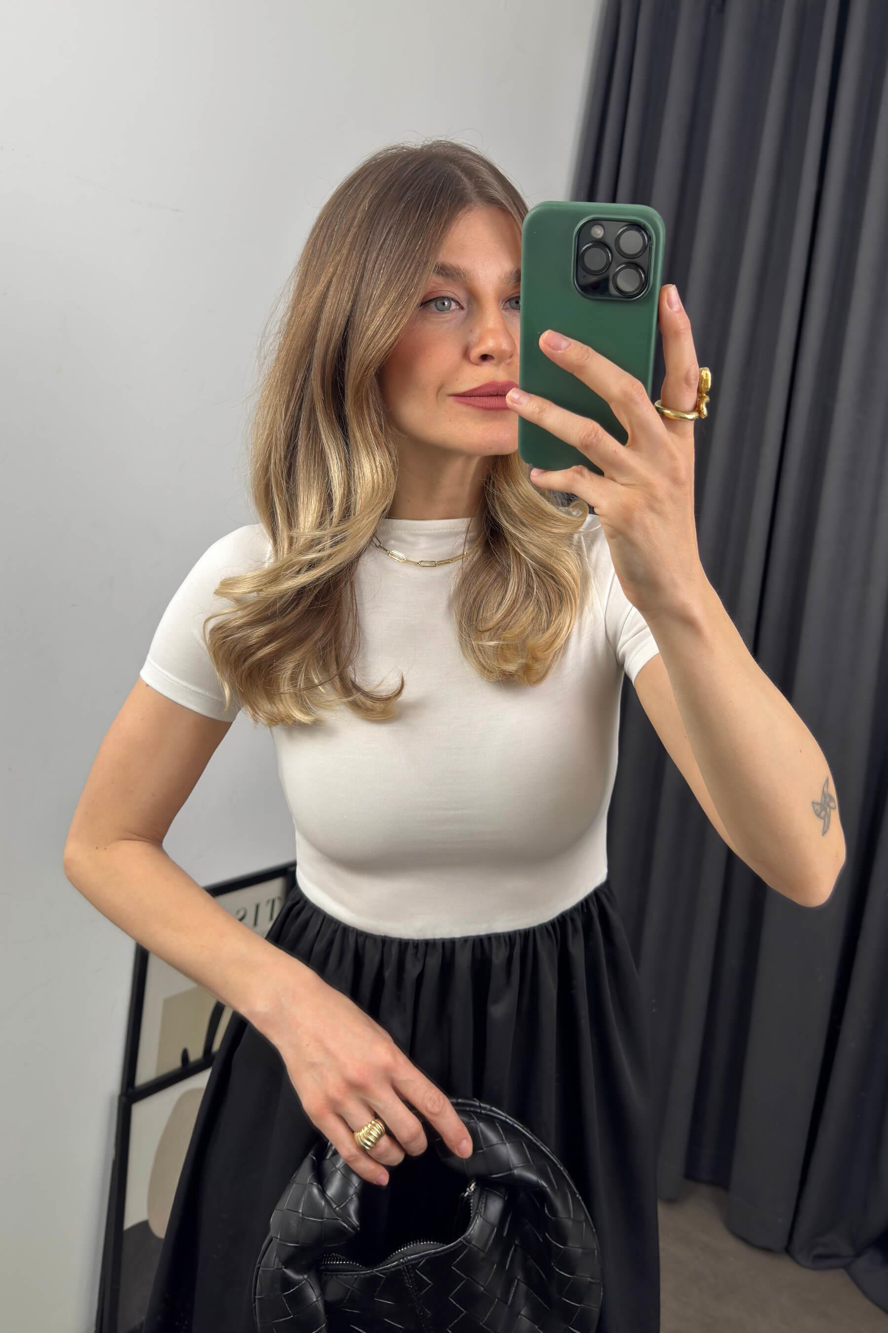 Beyaz Siyah Çan Etekli Kısa Kollu Elbise