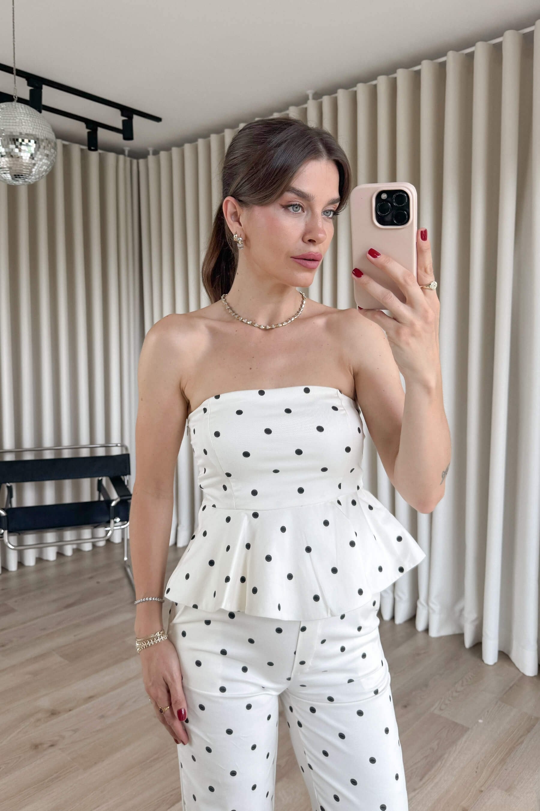 Beyaz Siyah Puantiye Desenli Straptez Bluz Pantolon Takım