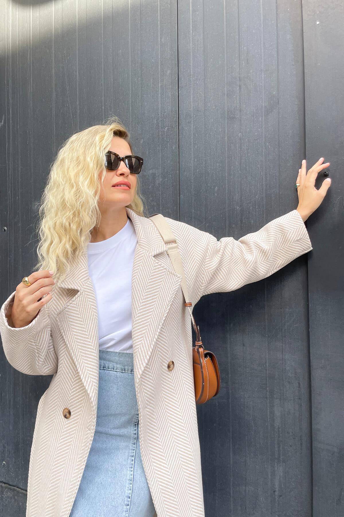Beyaz Taş Rengi Balıksırtı Astarlı Kuşaklı Oversize Kaşe Kaban