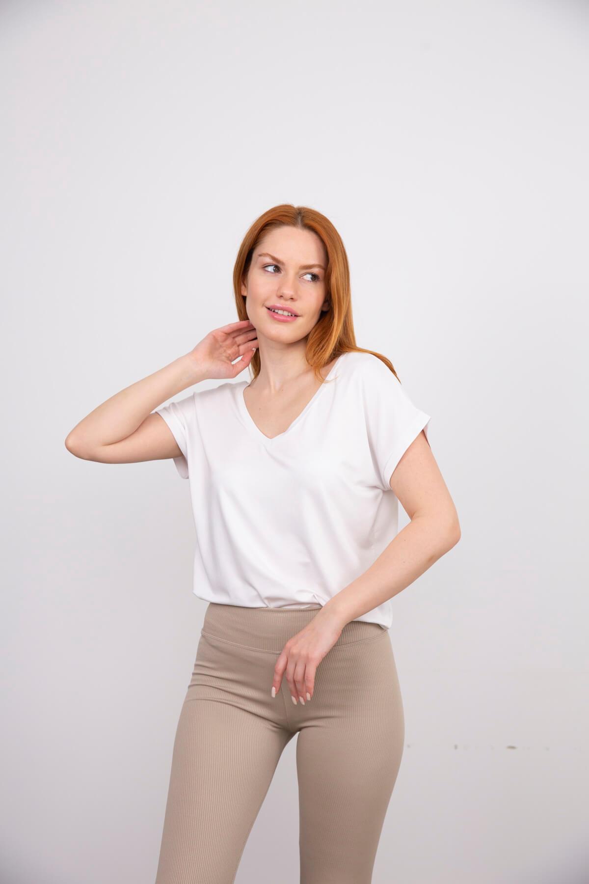Beyaz V Yaka Basic T-Shirt