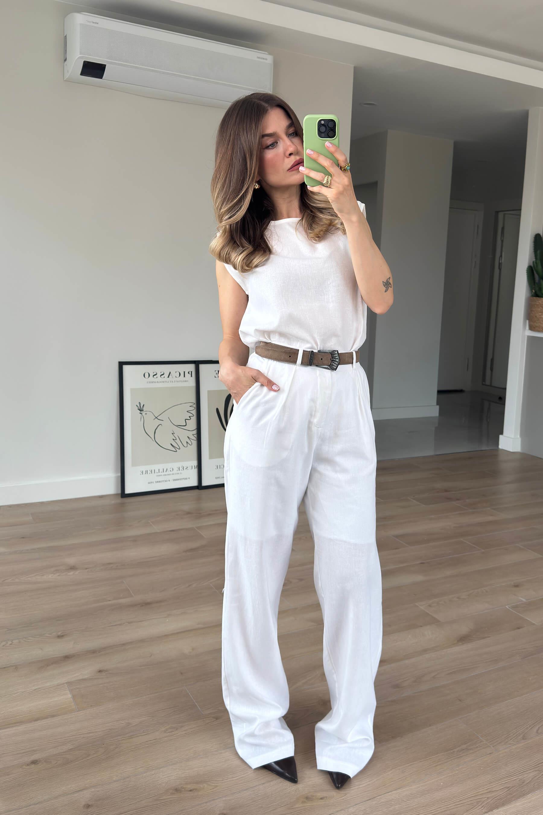 Beyaz Vatkalı Kolsuz Keten Bluz Pantolon Takım