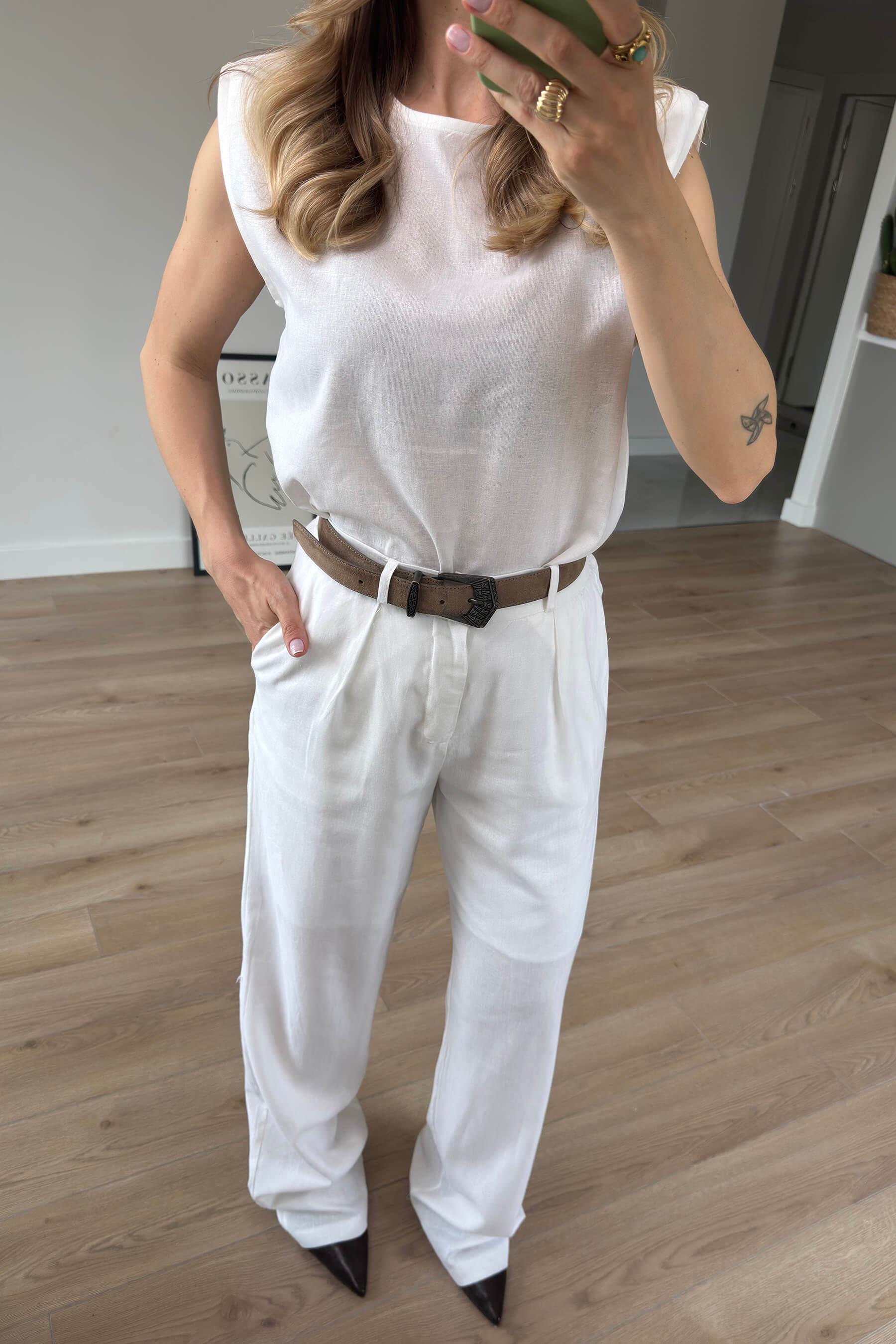 Beyaz Vatkalı Kolsuz Keten Bluz Pantolon Takım