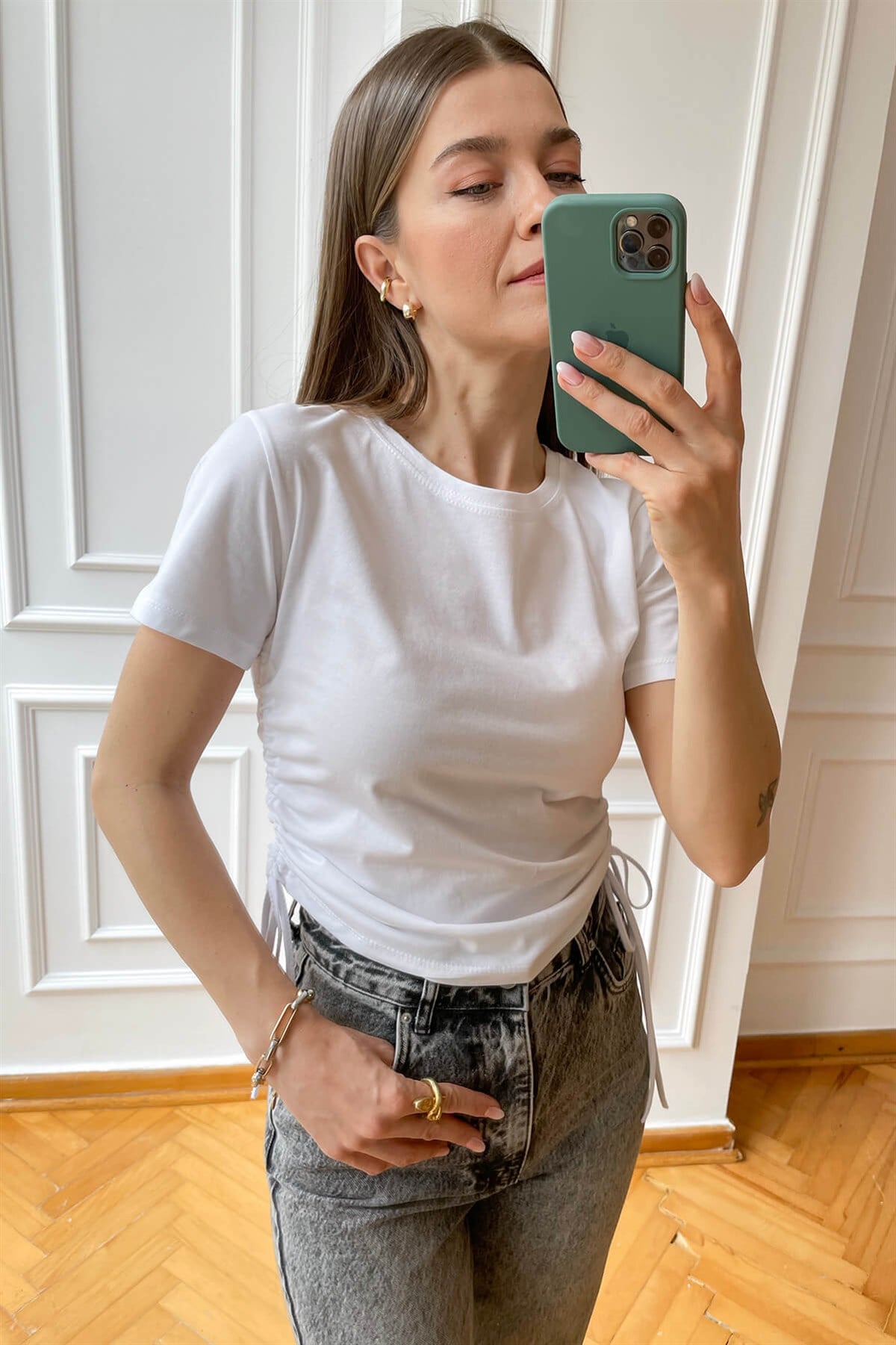 Beyaz Yanları Bağcıklı Basic T-Shirt