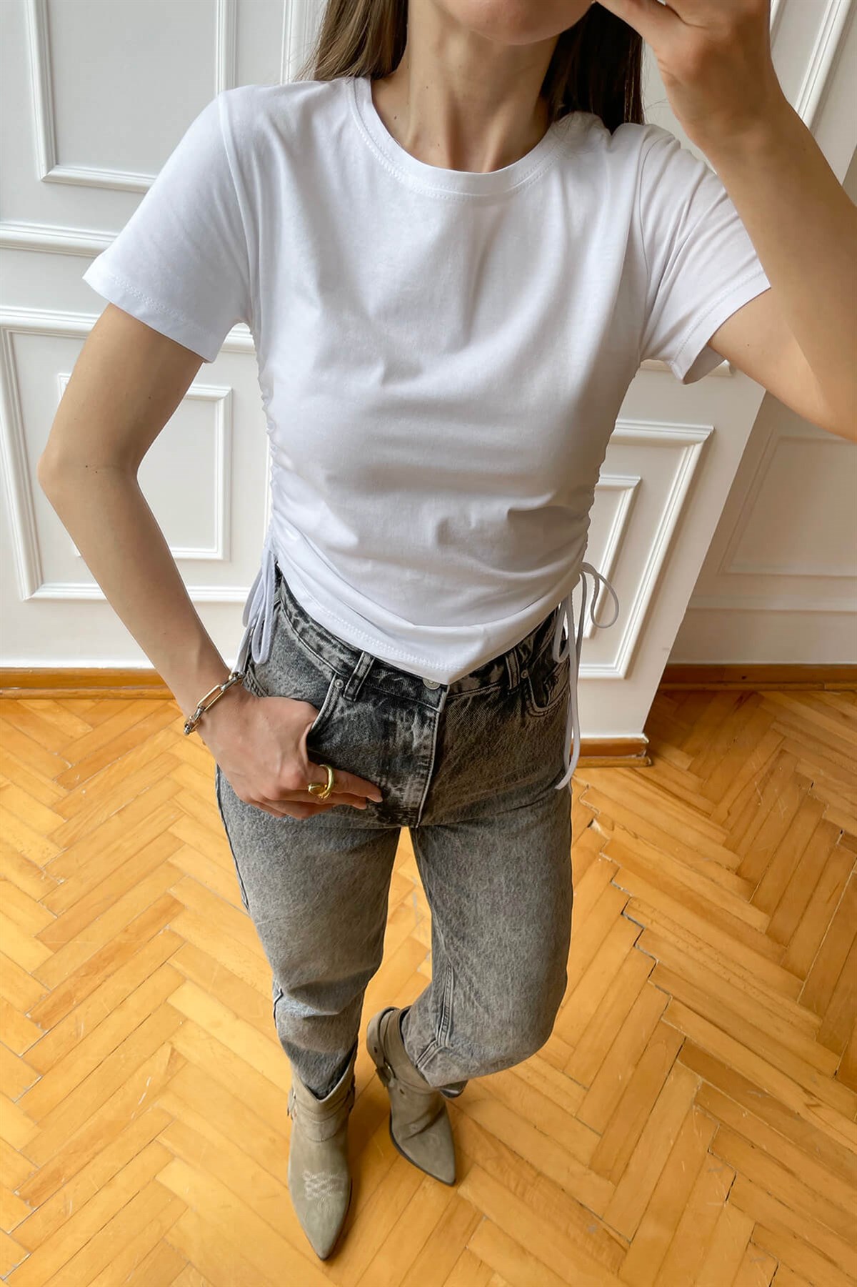 Beyaz Yanları Bağcıklı Basic T-Shirt