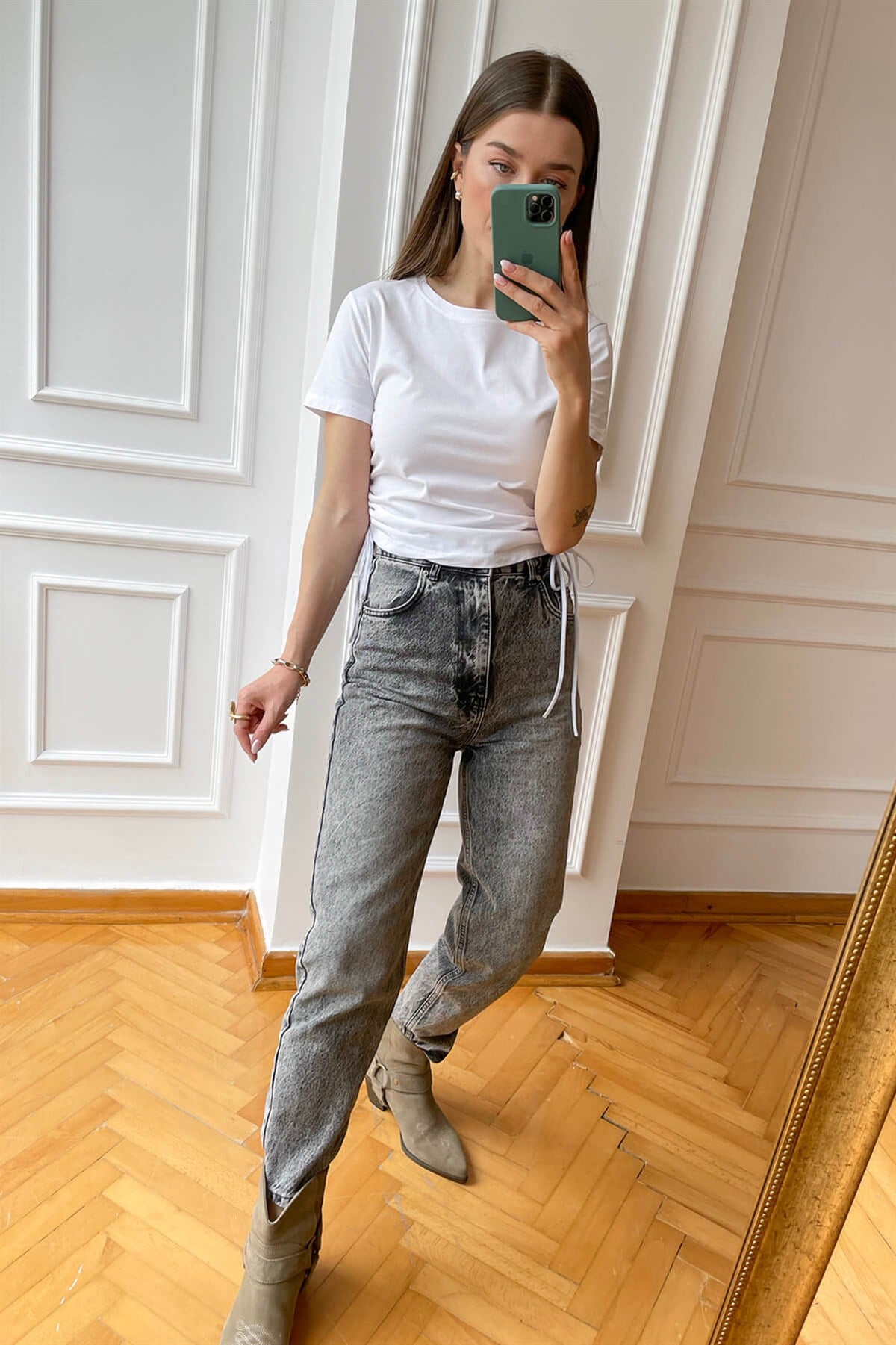 Beyaz Yanları Bağcıklı Basic T-Shirt