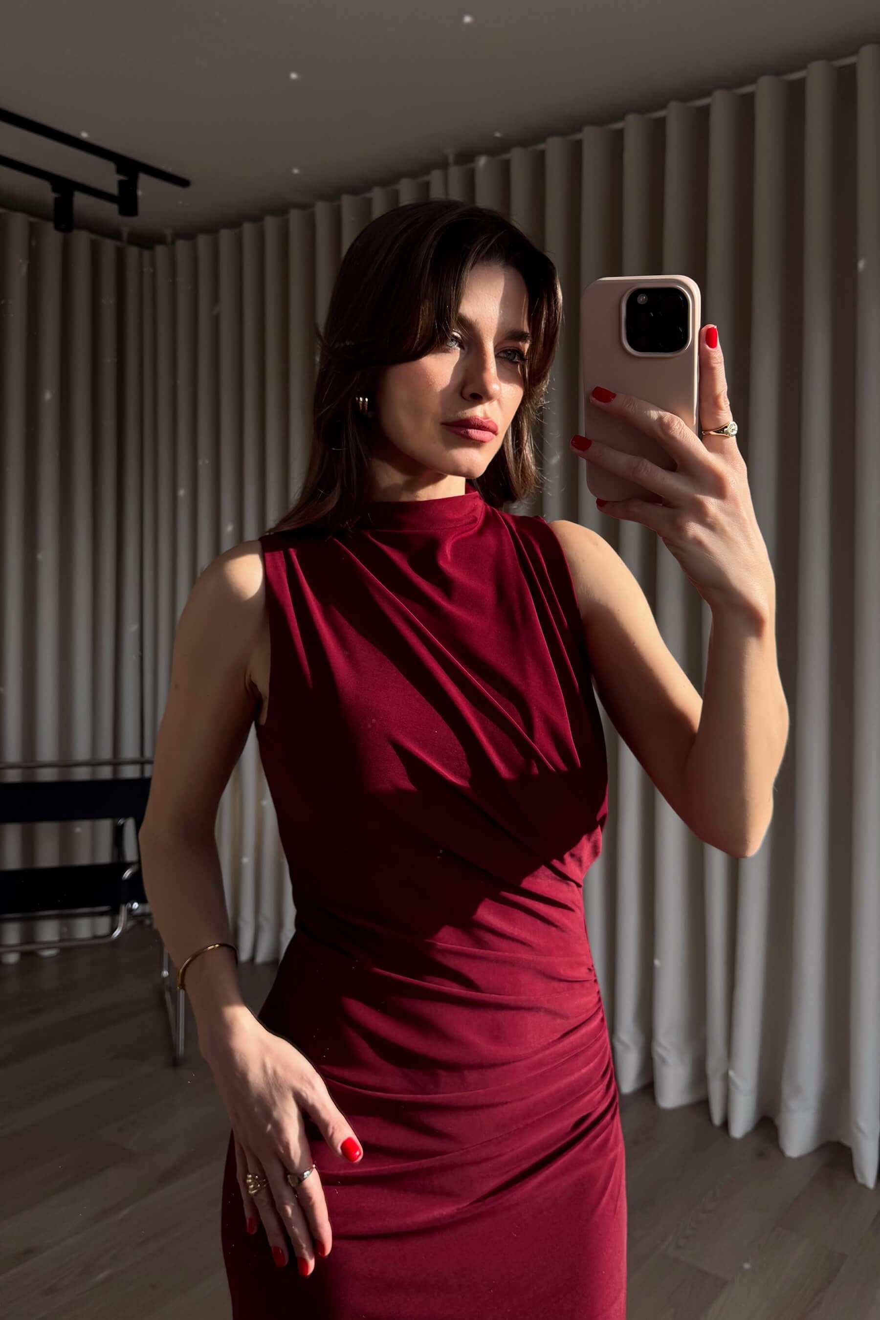 Bordo Beli Drapeli Sıfır Kollu Yırtmaçlı Maxi Boy Elbise