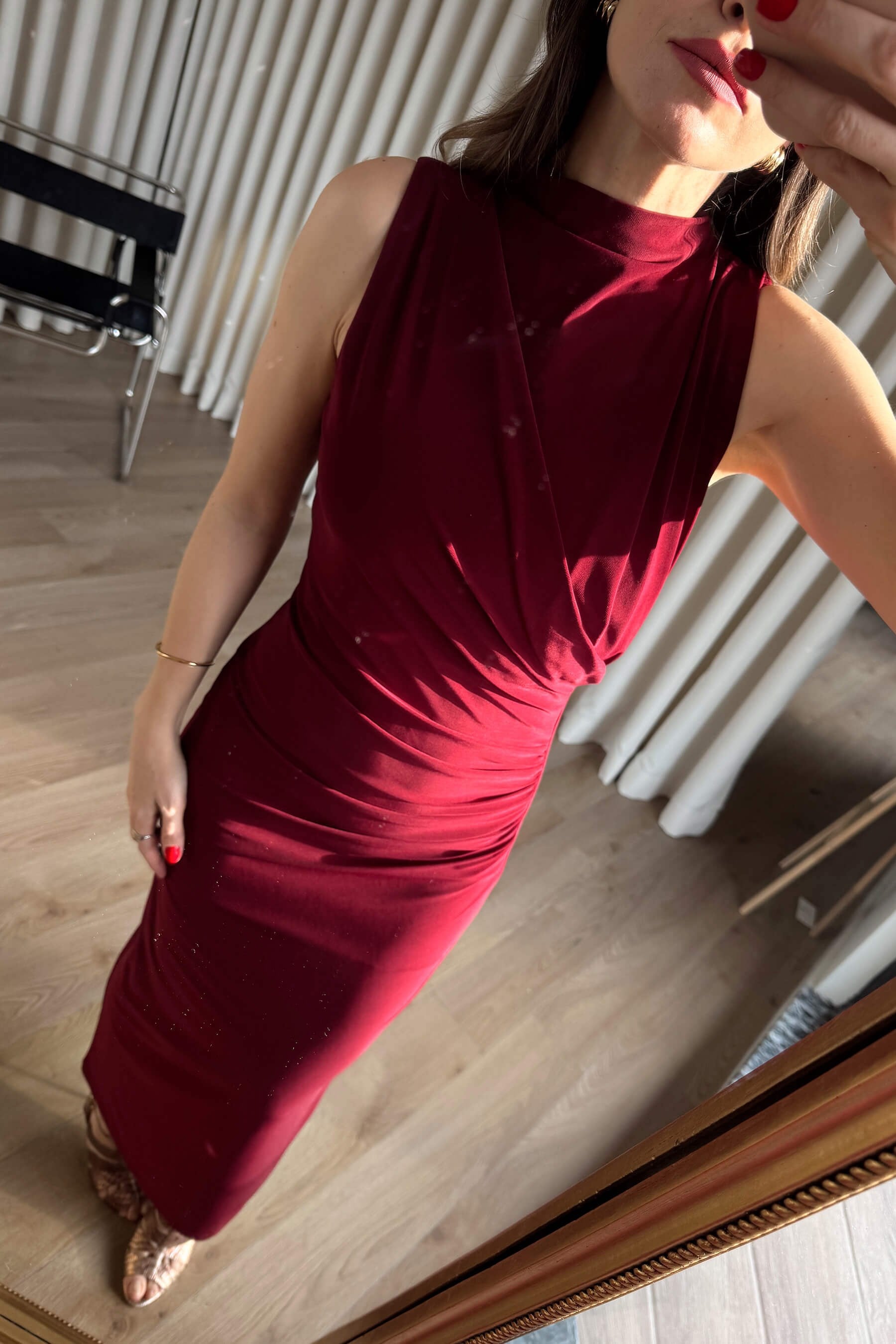 Bordo Beli Drapeli Sıfır Kollu Yırtmaçlı Maxi Boy Elbise
