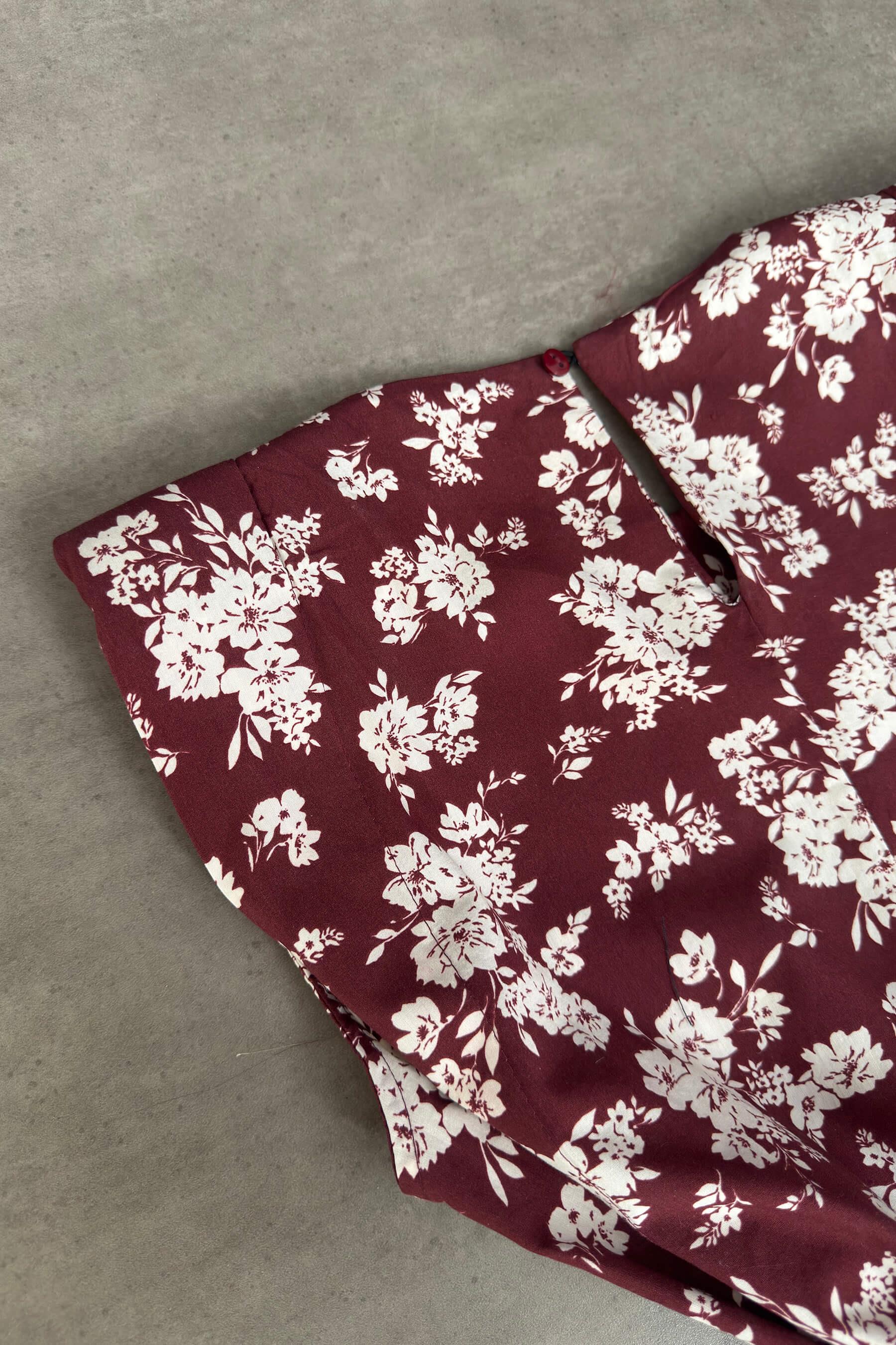 Bordo Ekru Çiçekli Vatkalı Fırfırlı Kuşaklı Elbise