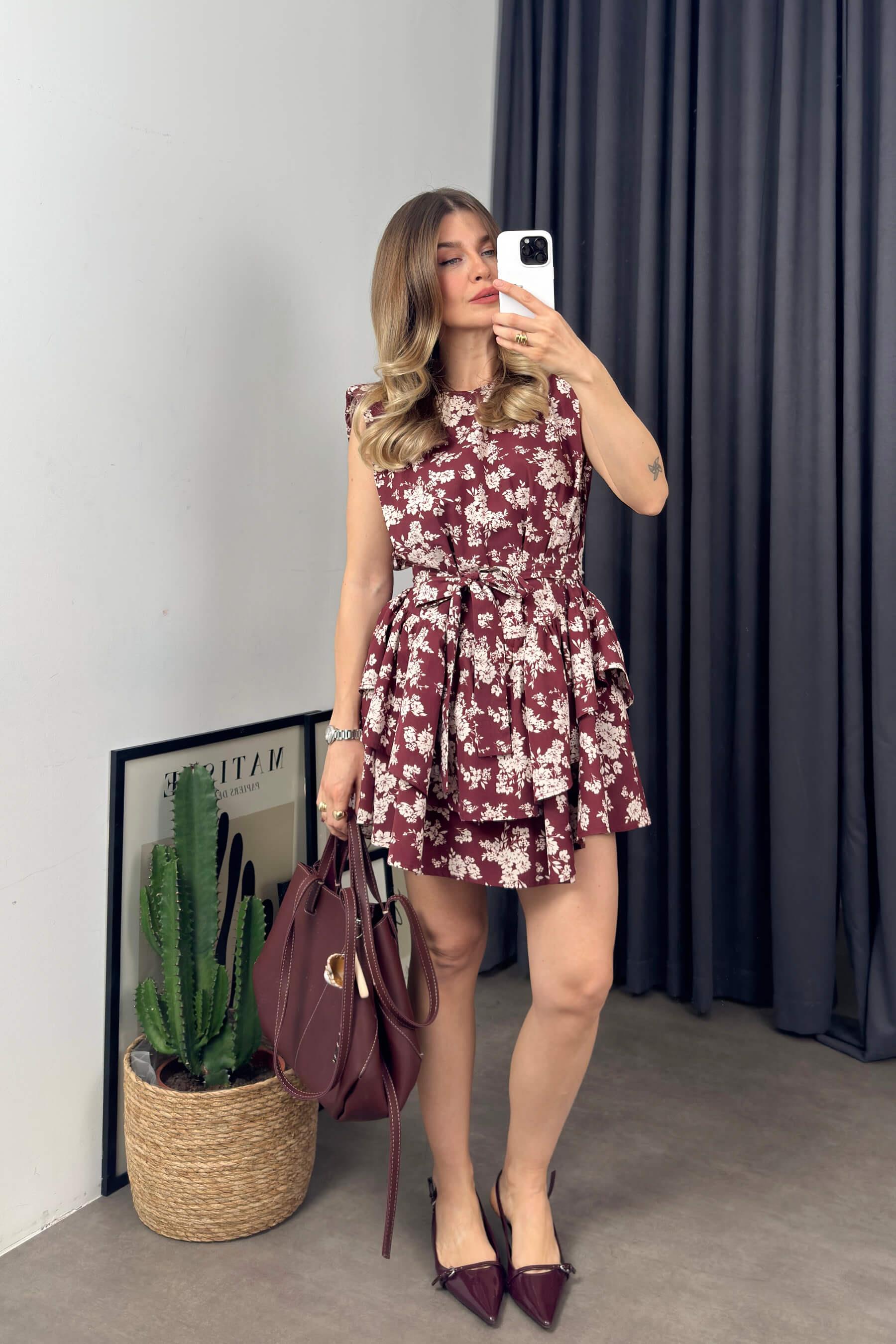 Bordo Ekru Çiçekli Vatkalı Fırfırlı Kuşaklı Elbise