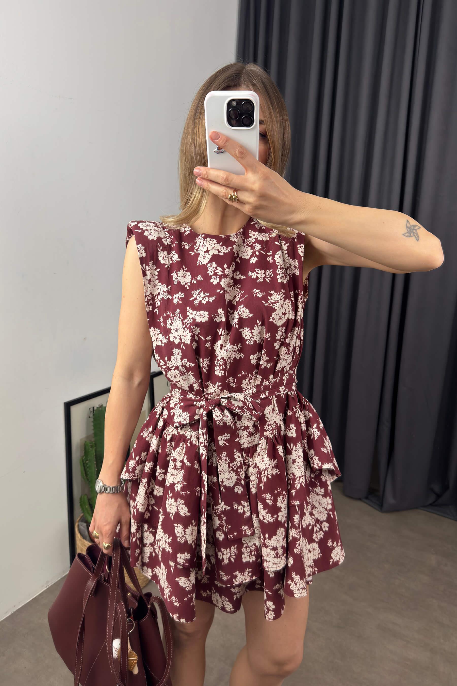 Bordo Ekru Çiçekli Vatkalı Fırfırlı Kuşaklı Elbise