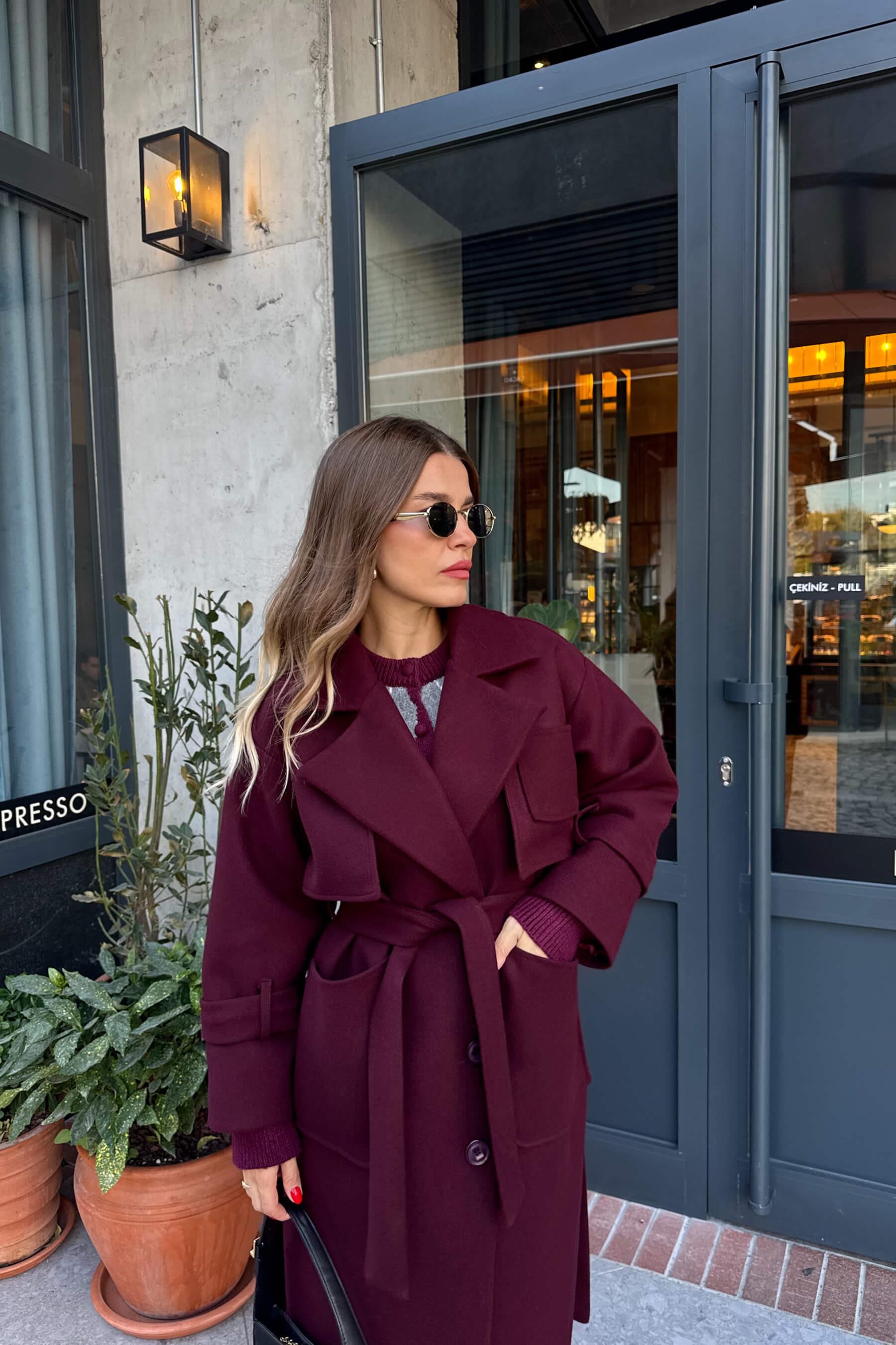 Bordo Kolları Kemerli Arkası Düğmeli Astarlı Oversize Yün Kaban
