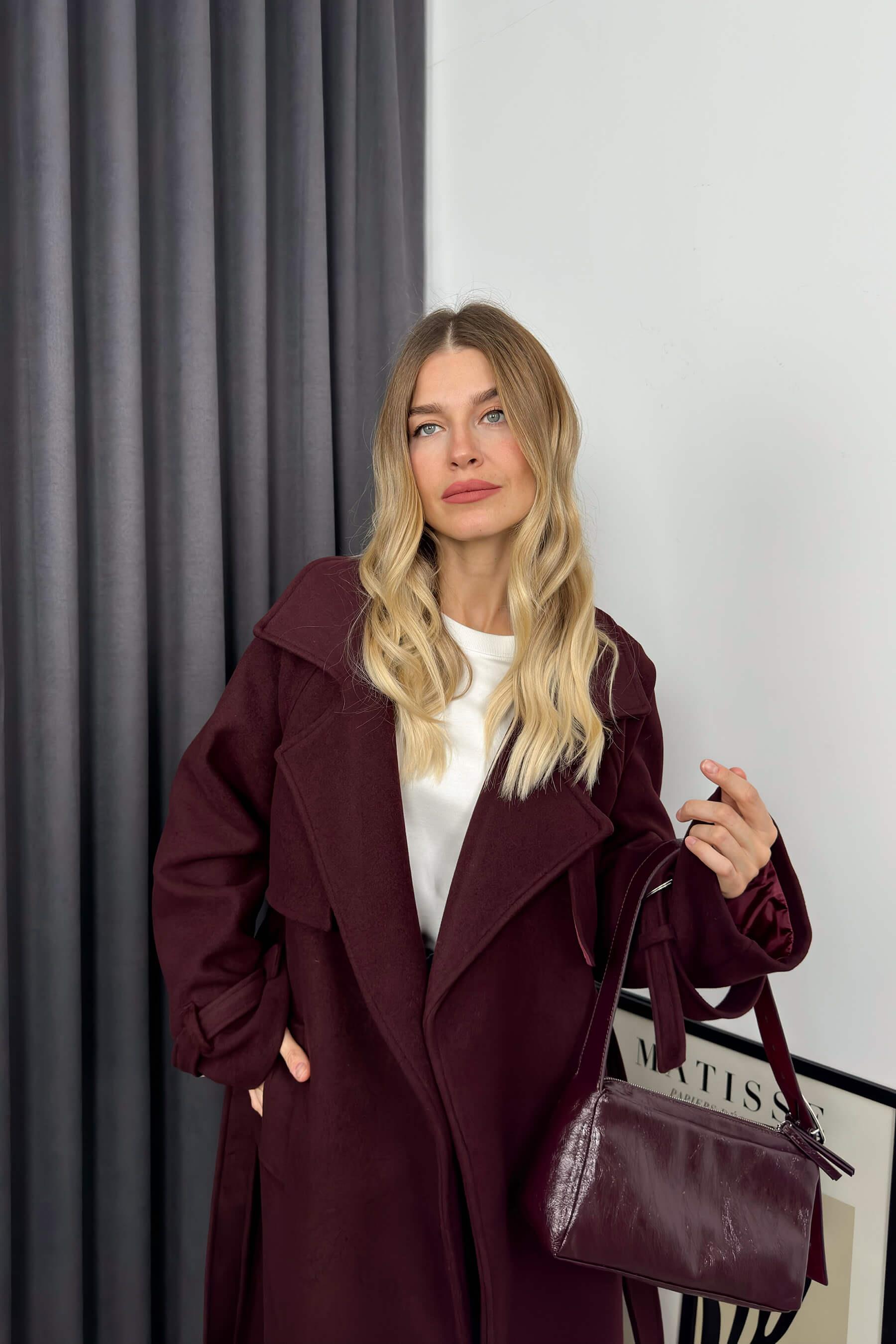 Bordo Kolları Kemerli Rüzgarlıklı Astarlı Oversize Yün Kaban