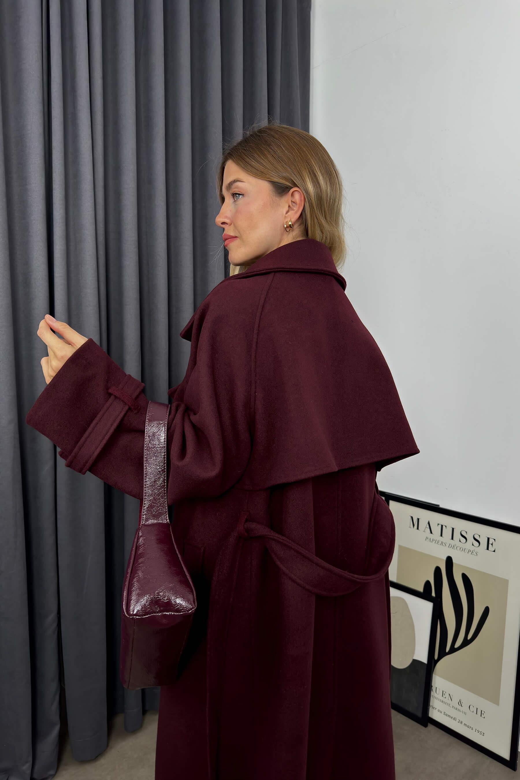 Bordo Kolları Kemerli Rüzgarlıklı Astarlı Oversize Yün Kaban