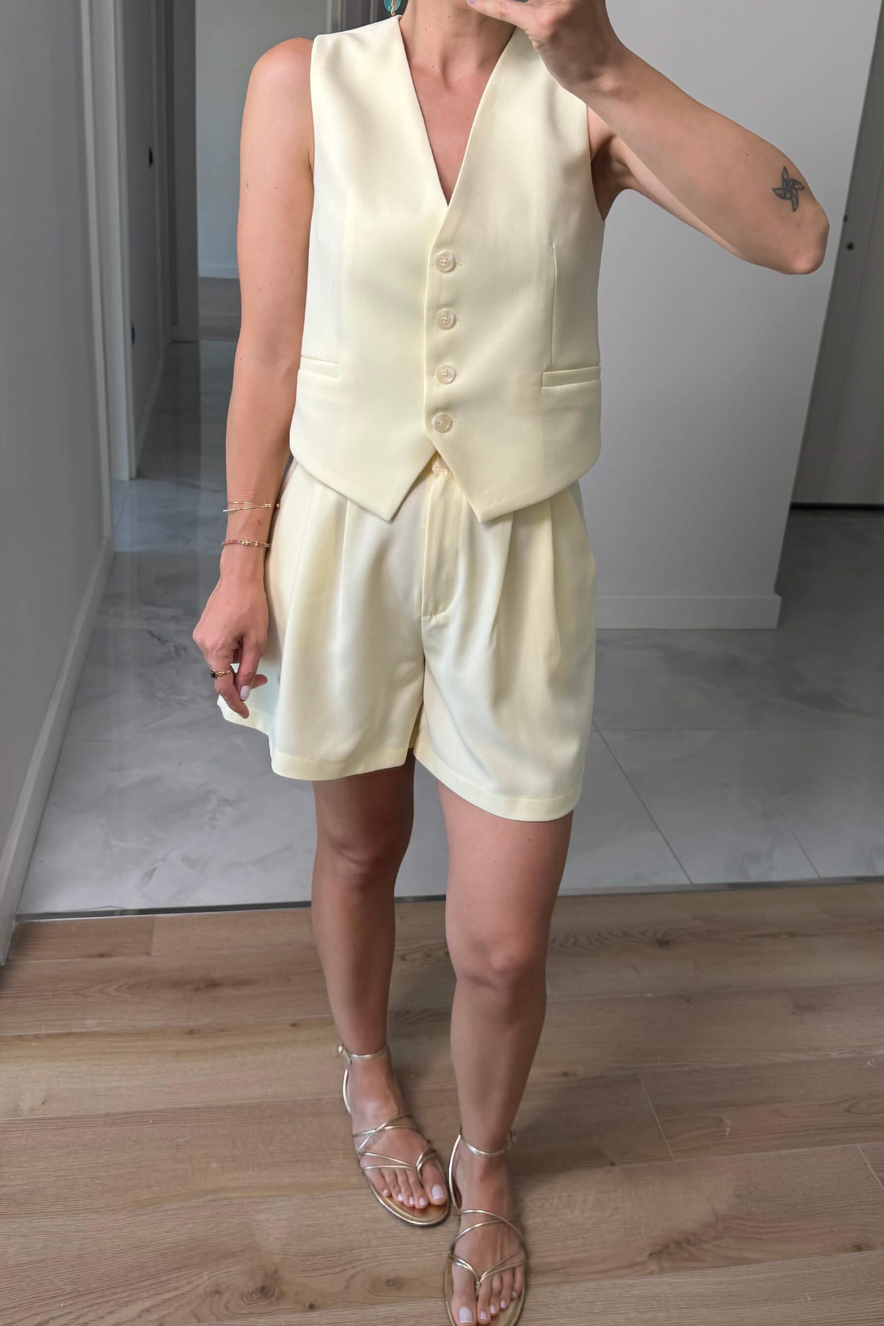 Butter Yellow Astarlı Düğmeli Yelek Şort Takım