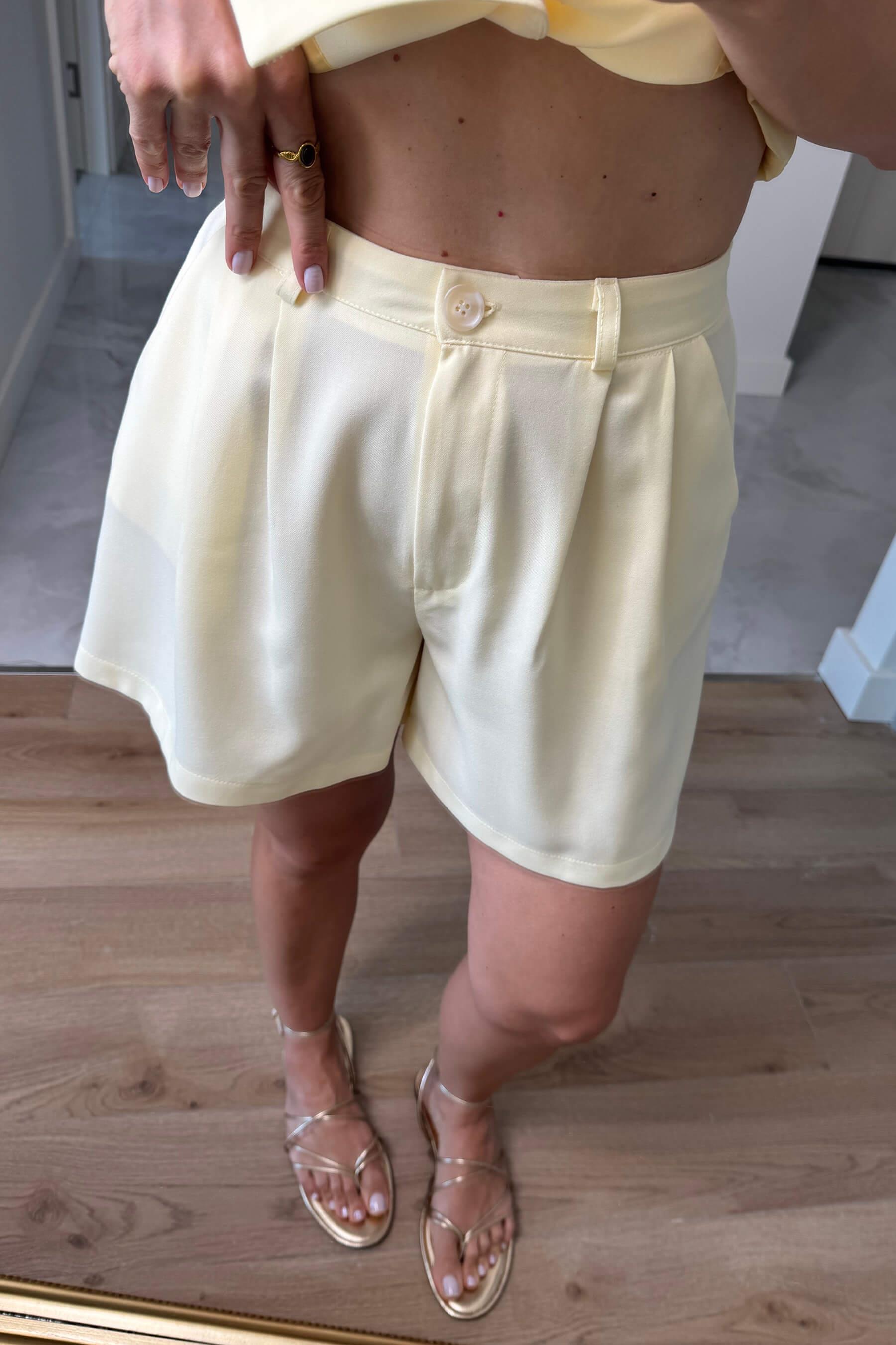 Butter Yellow Astarlı Düğmeli Yelek Şort Takım