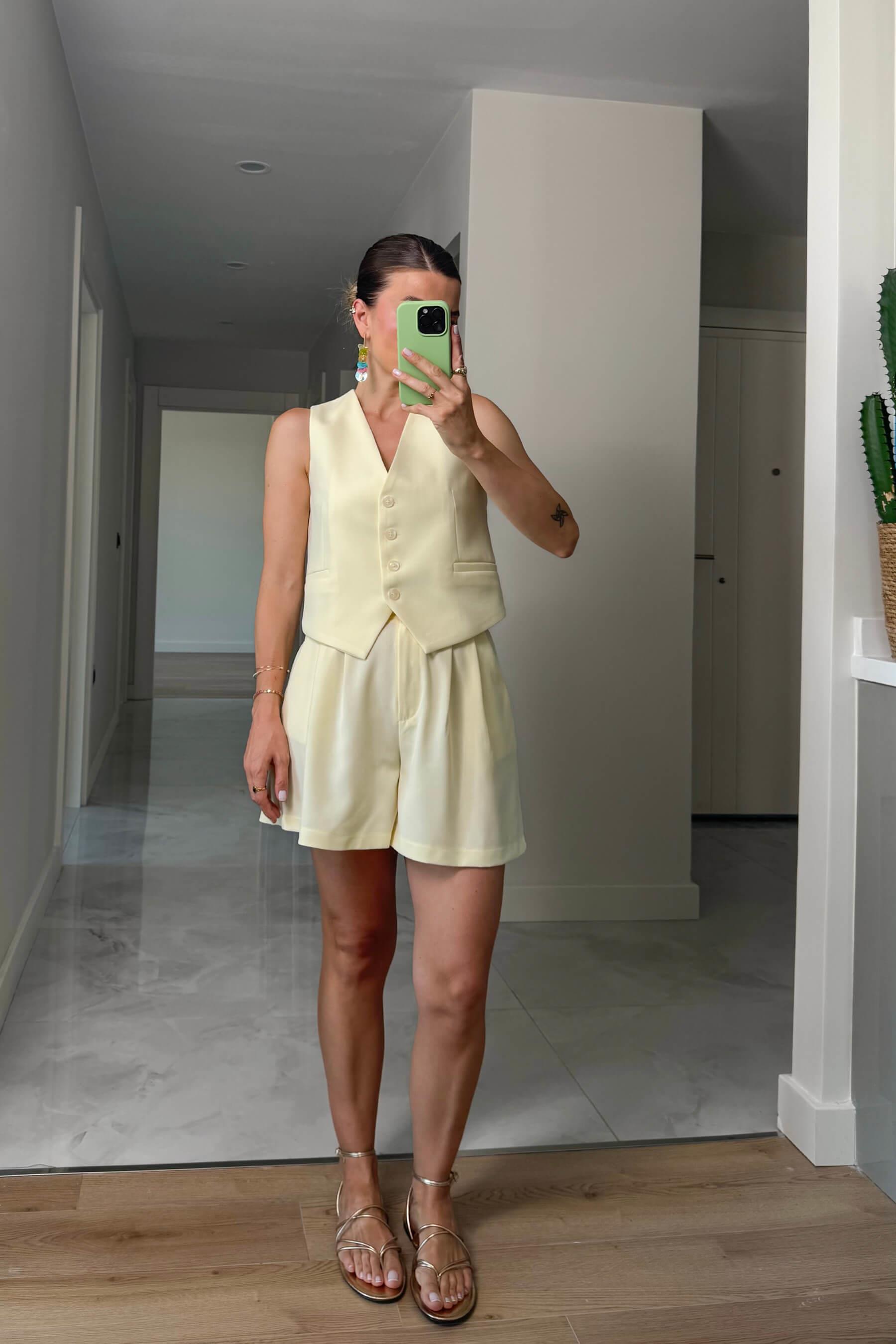 Butter Yellow Astarlı Düğmeli Yelek Şort Takım