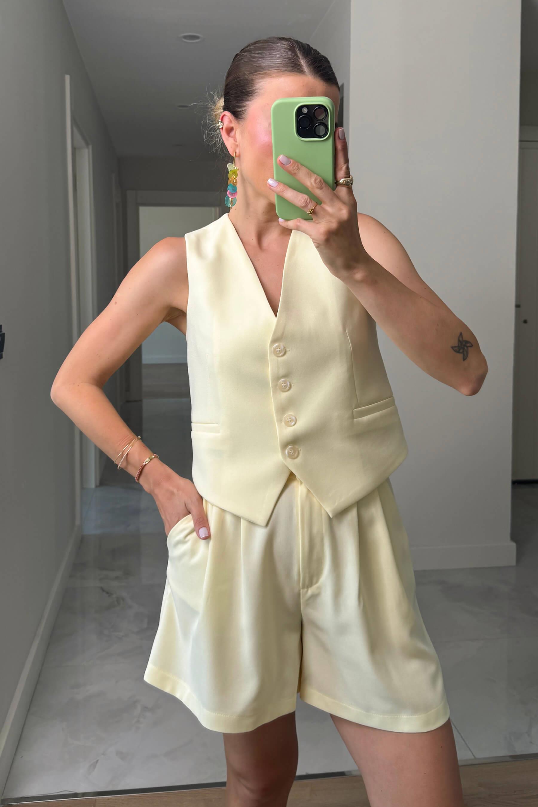 Butter Yellow Astarlı Düğmeli Yelek Şort Takım