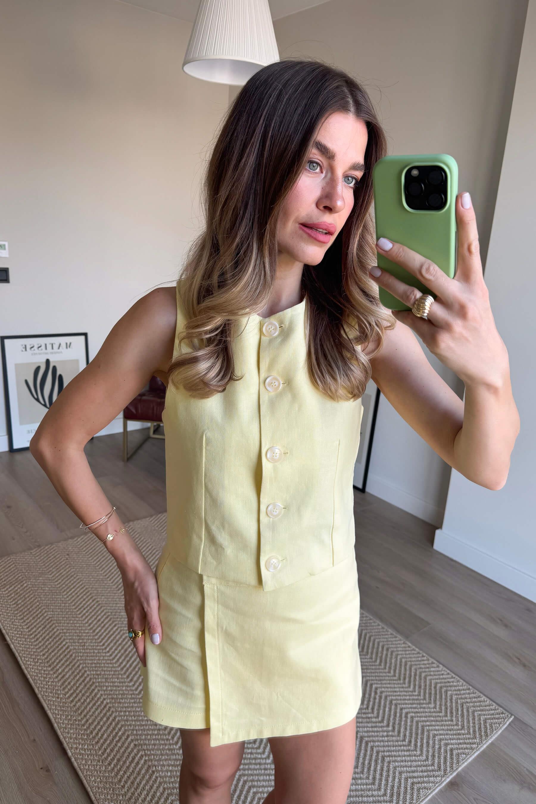 Butter Yellow Düğmeli Keten Yelek Şort Etek Takım