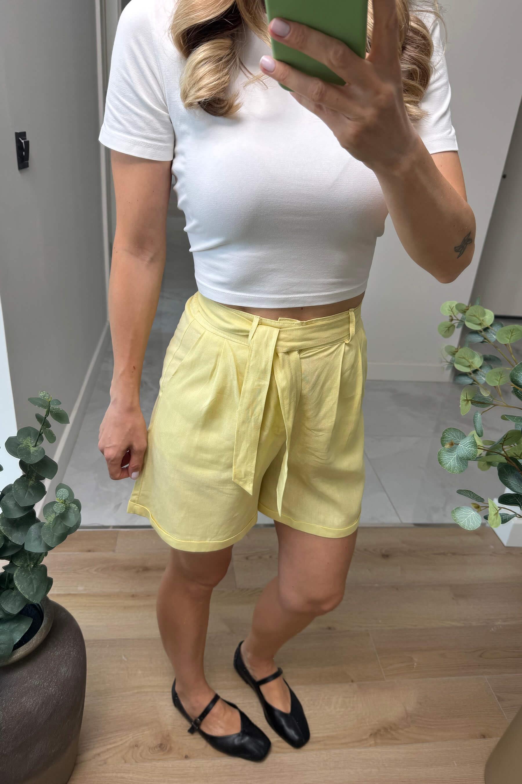 Butter Yellow Premium Kuşaklı Keten Şort