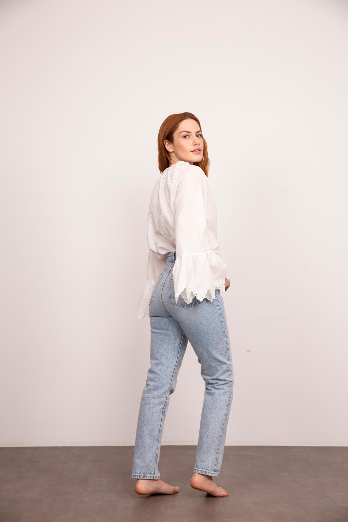 Buz Mavisi Boru Paça Yüksek Bel Mom Jean