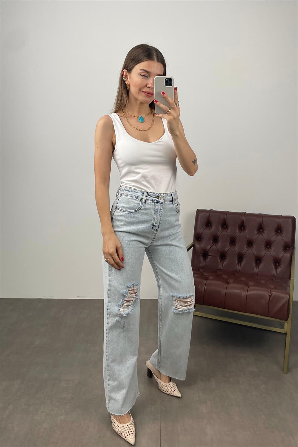 Buz Mavisi Yırtık Detay Lazer Kesim Jean