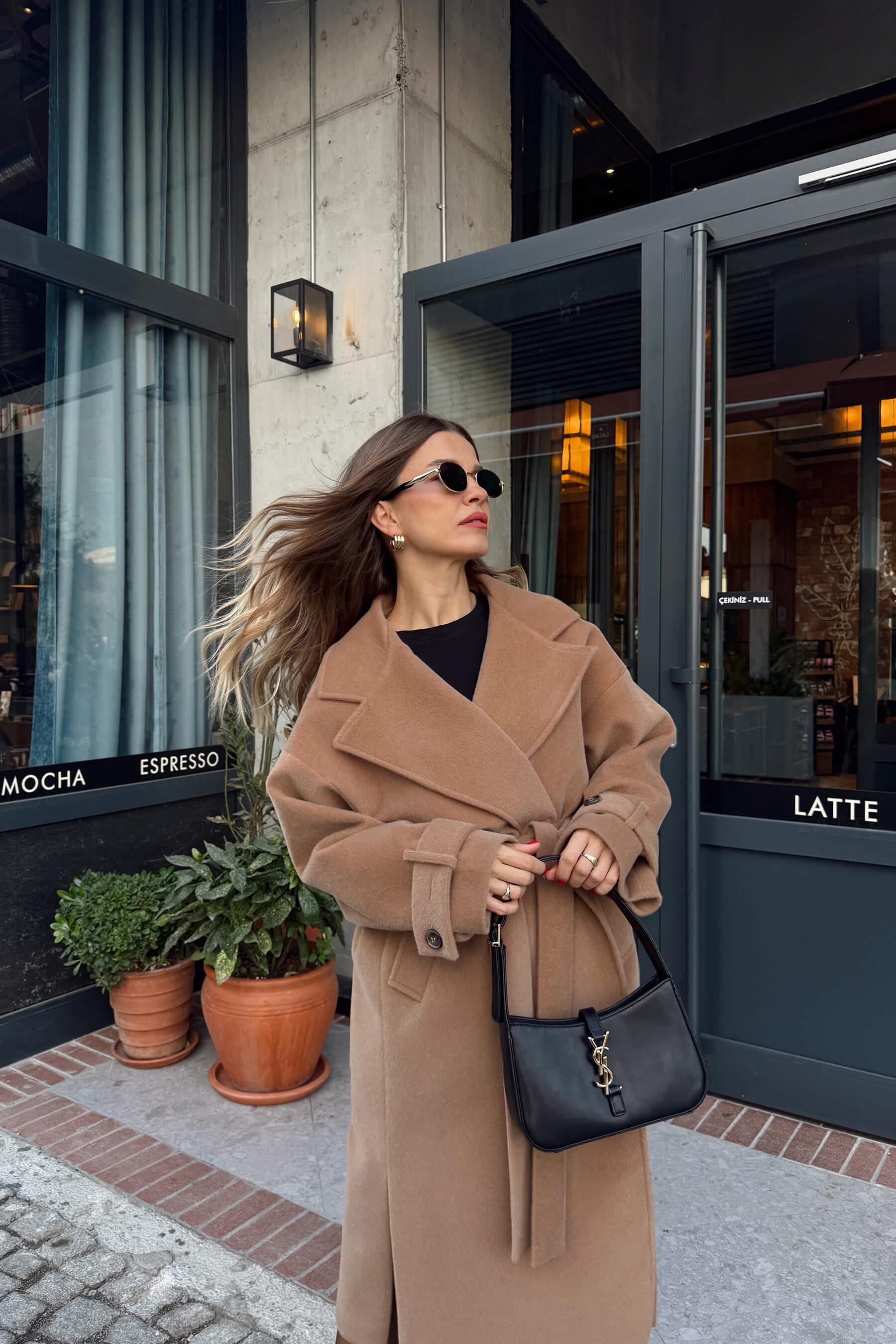 Camel Astarlı Kruvaze Oversize Yün Kaban