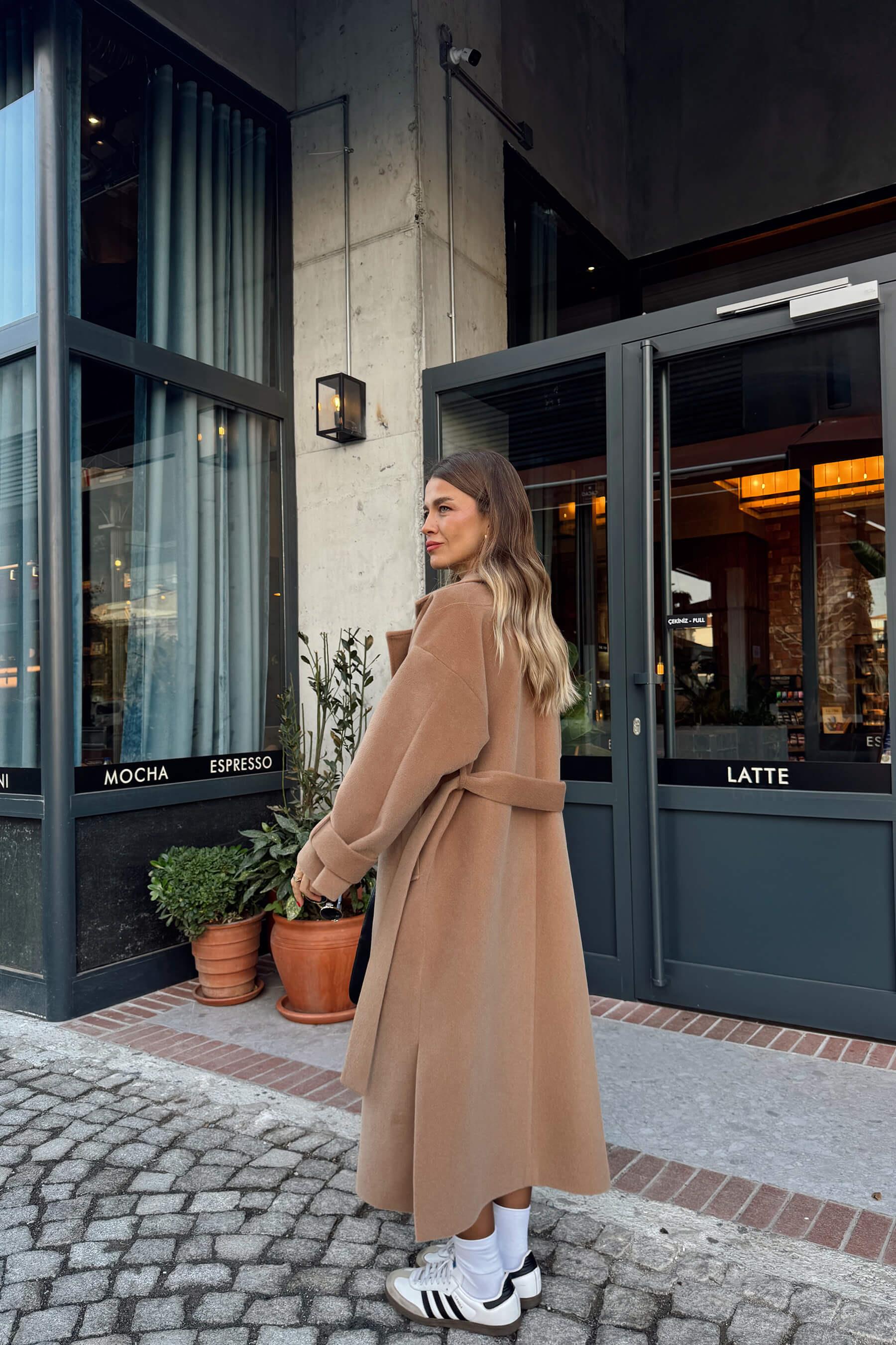 Camel Astarlı Kruvaze Oversize Yün Kaban
