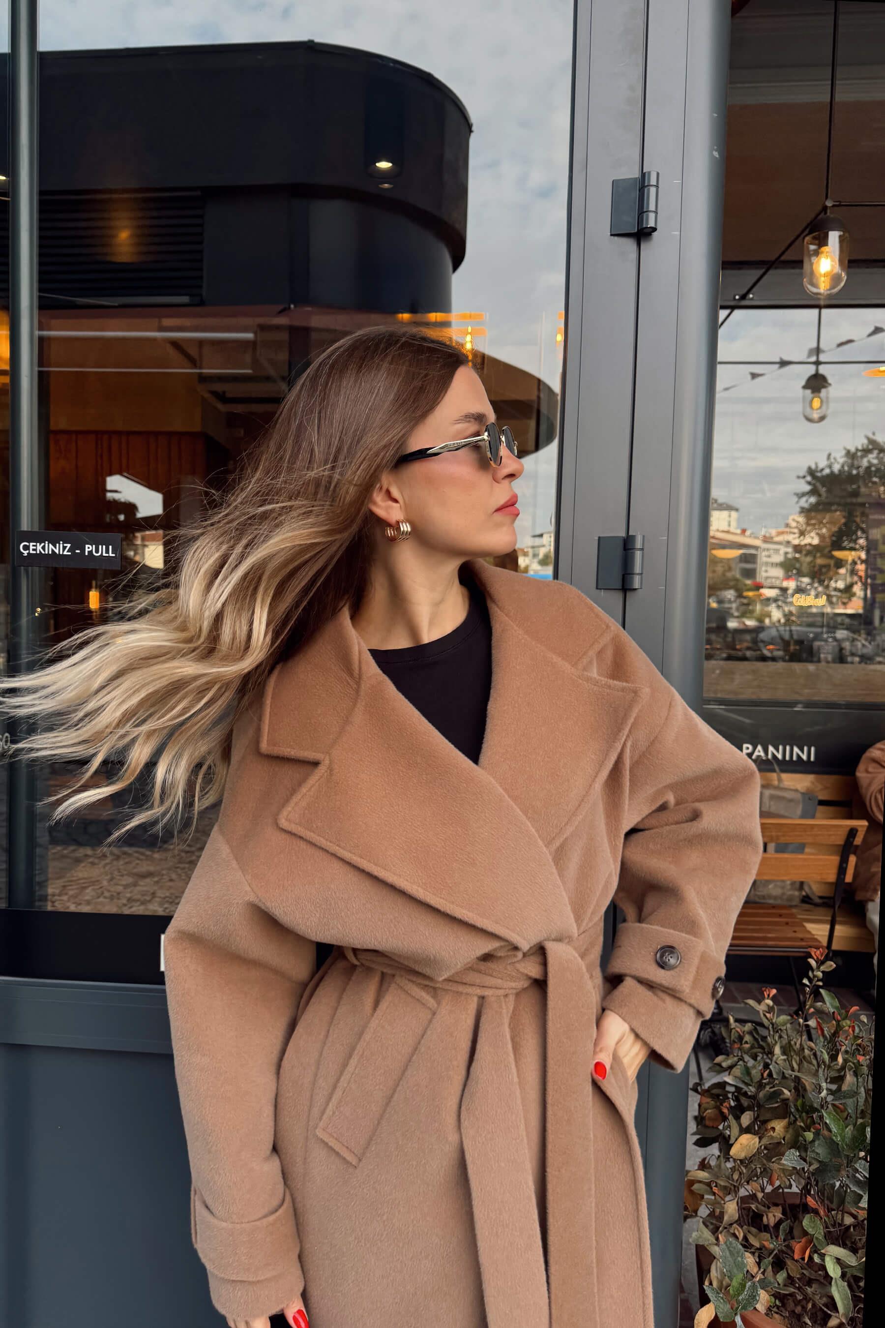 Camel Astarlı Kruvaze Oversize Yün Kaban