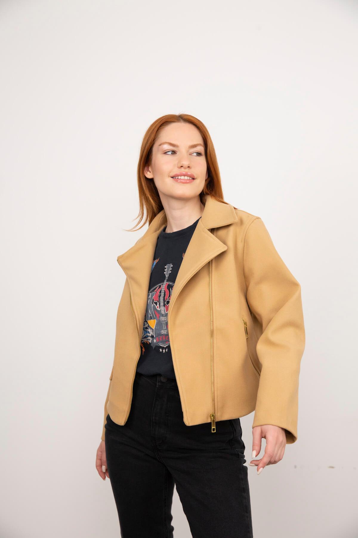 Camel Kruvaze Yaka Fermuarlı Kaşe Crop Ceket
