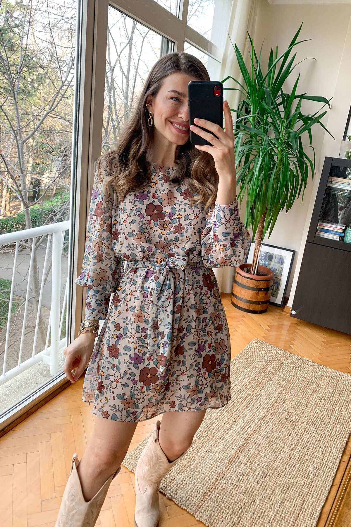 Çiçekli Vatkalı Kısa Elbise