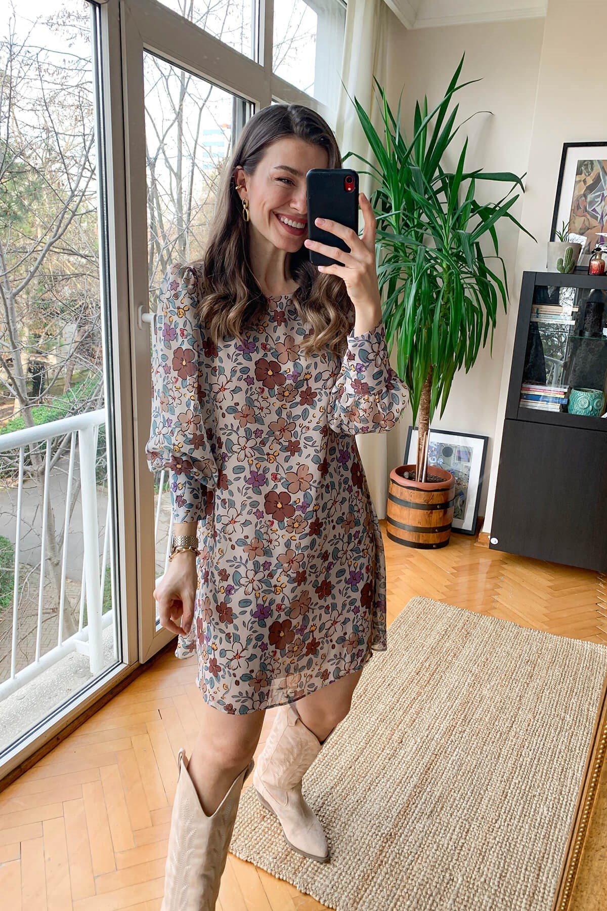 Çiçekli Vatkalı Kısa Elbise