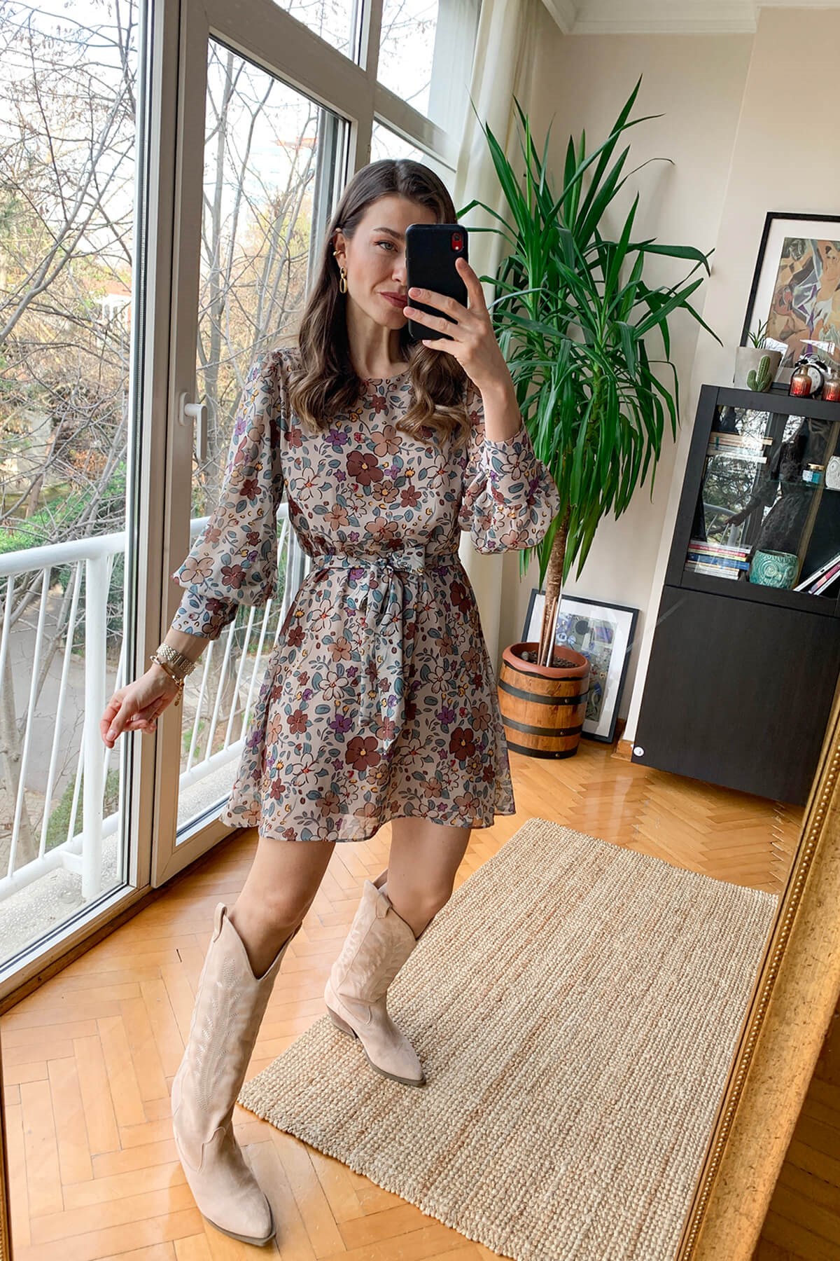 Çiçekli Vatkalı Kısa Elbise