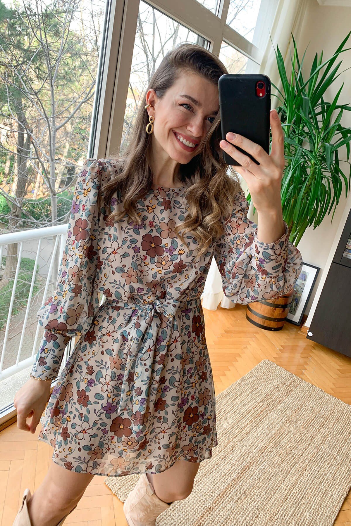 Çiçekli Vatkalı Kısa Elbise