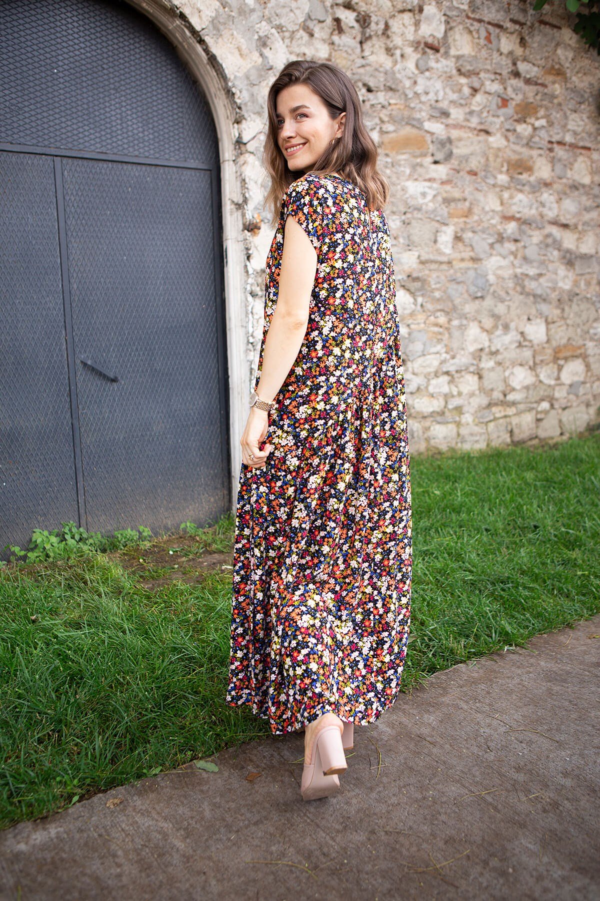 Desenli Asimetrik Fırfırlı Elbise