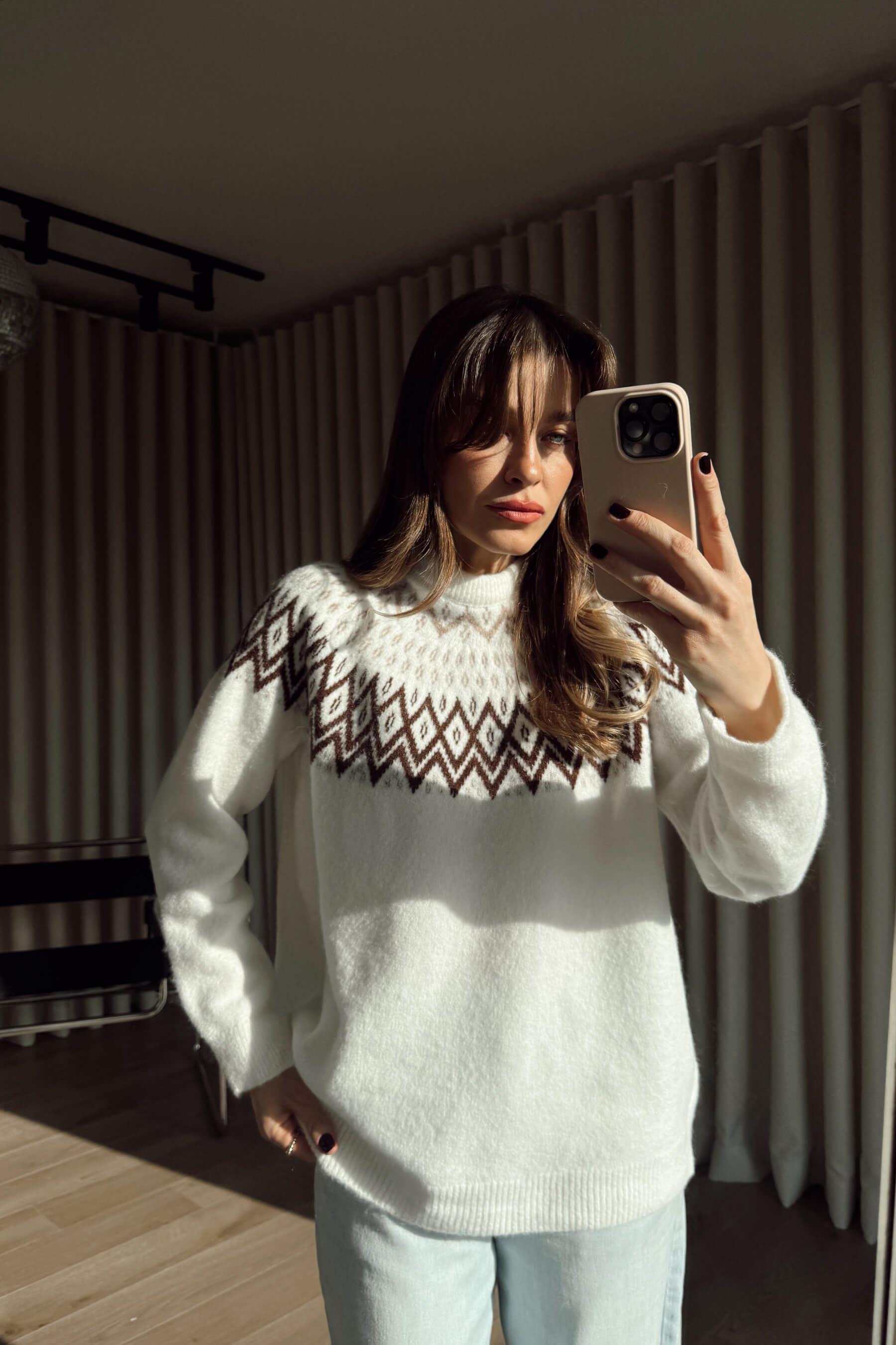 Ekru Acı Kahve Yaka Oversize Desenli Triko Kazak