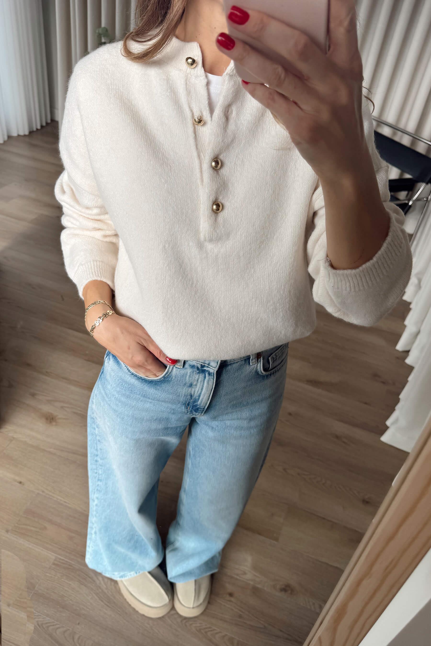 Ekru Gold Düğmeli Oversize Triko Kazak
