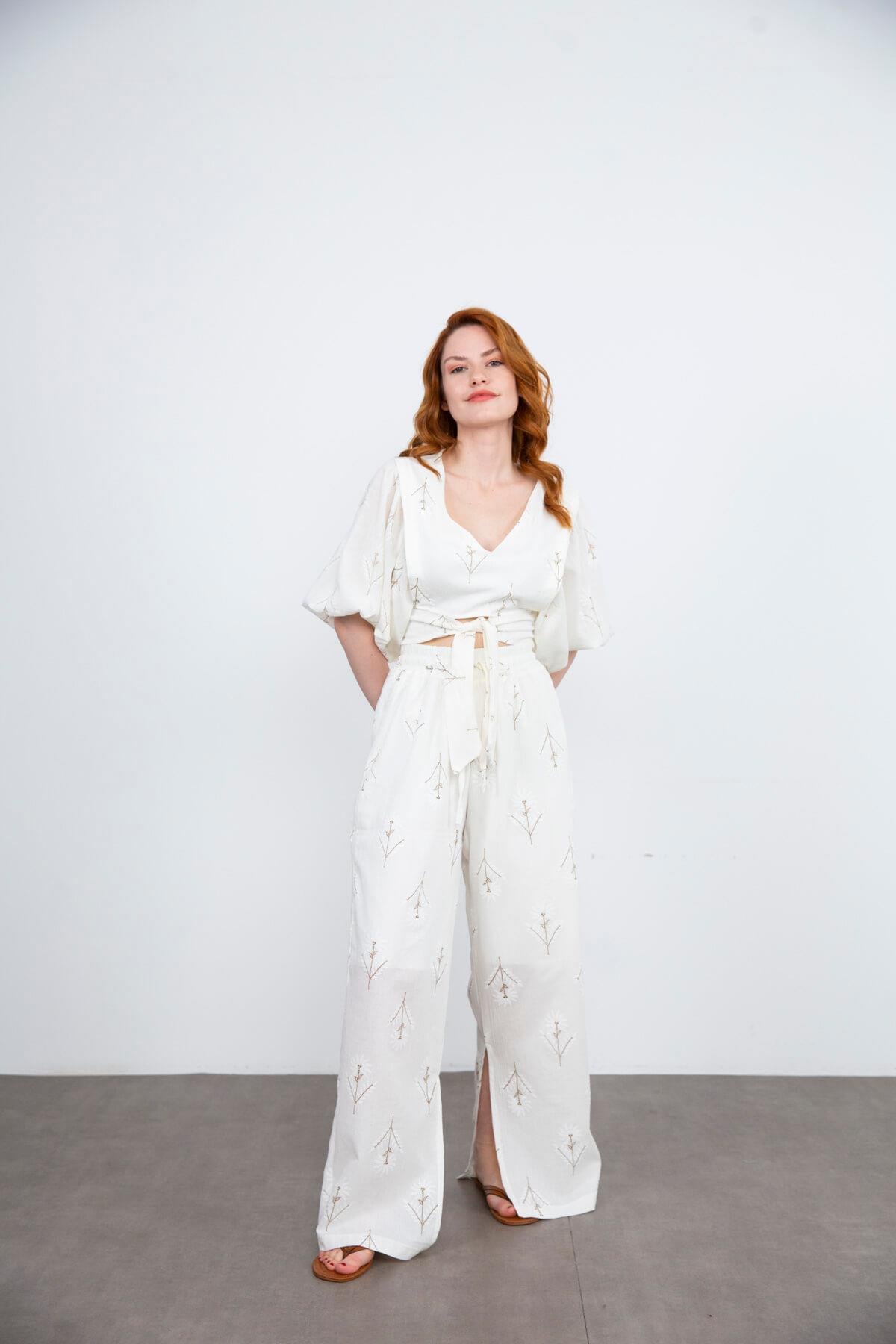 Ekru İşlemeli Crop Pantolon Keten Takım