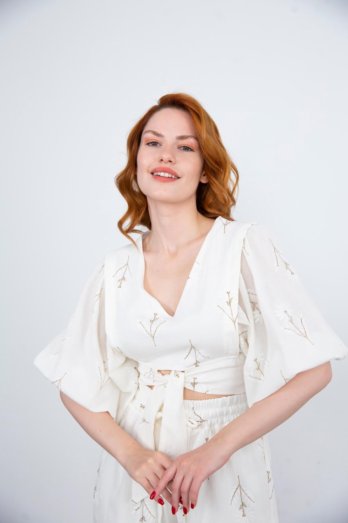 Ekru İşlemeli Crop Pantolon Keten Takım