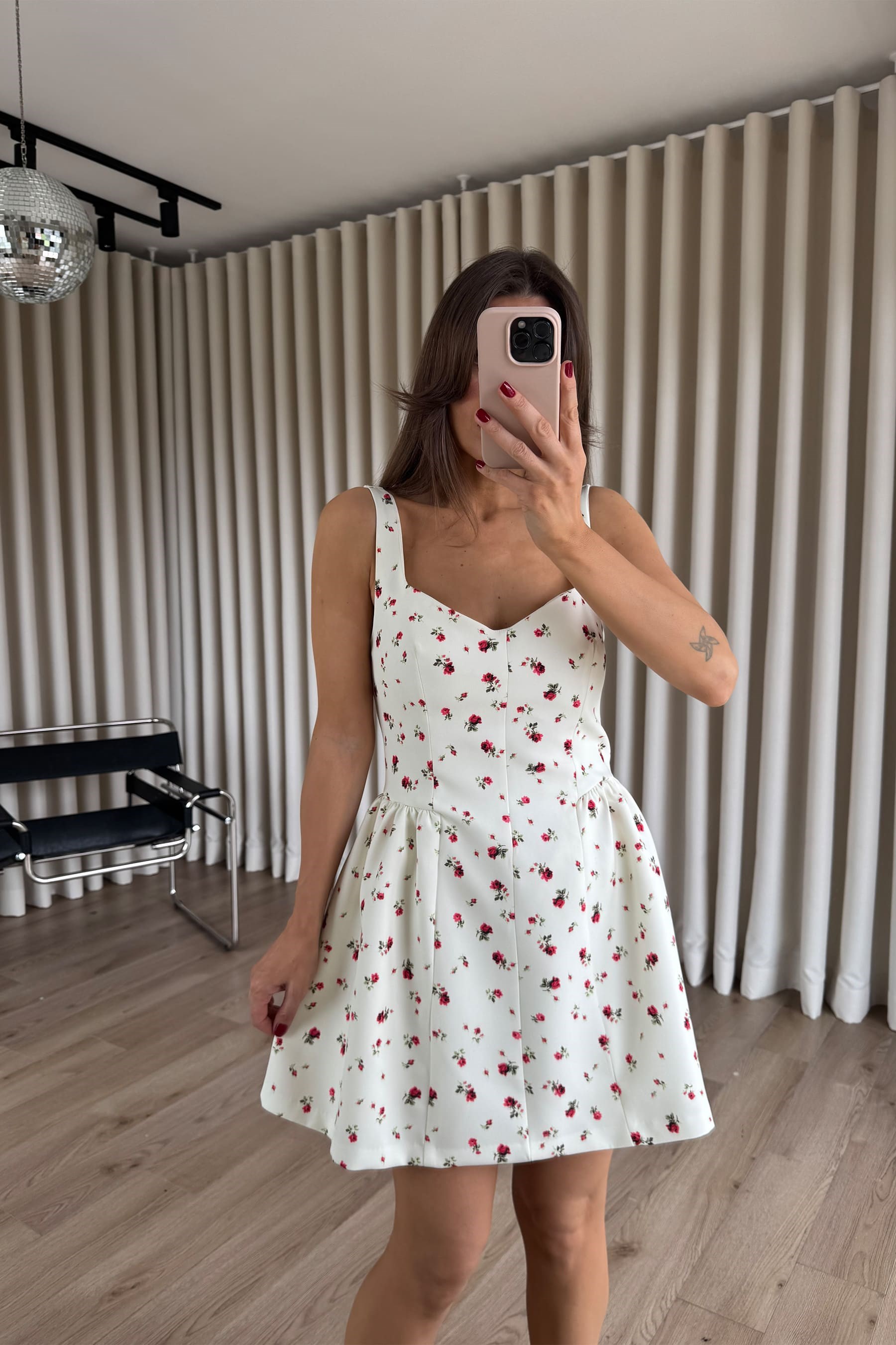 Ekru Kırmızı Çiçekli Kalın Askılı Astarlı Mini Elbise