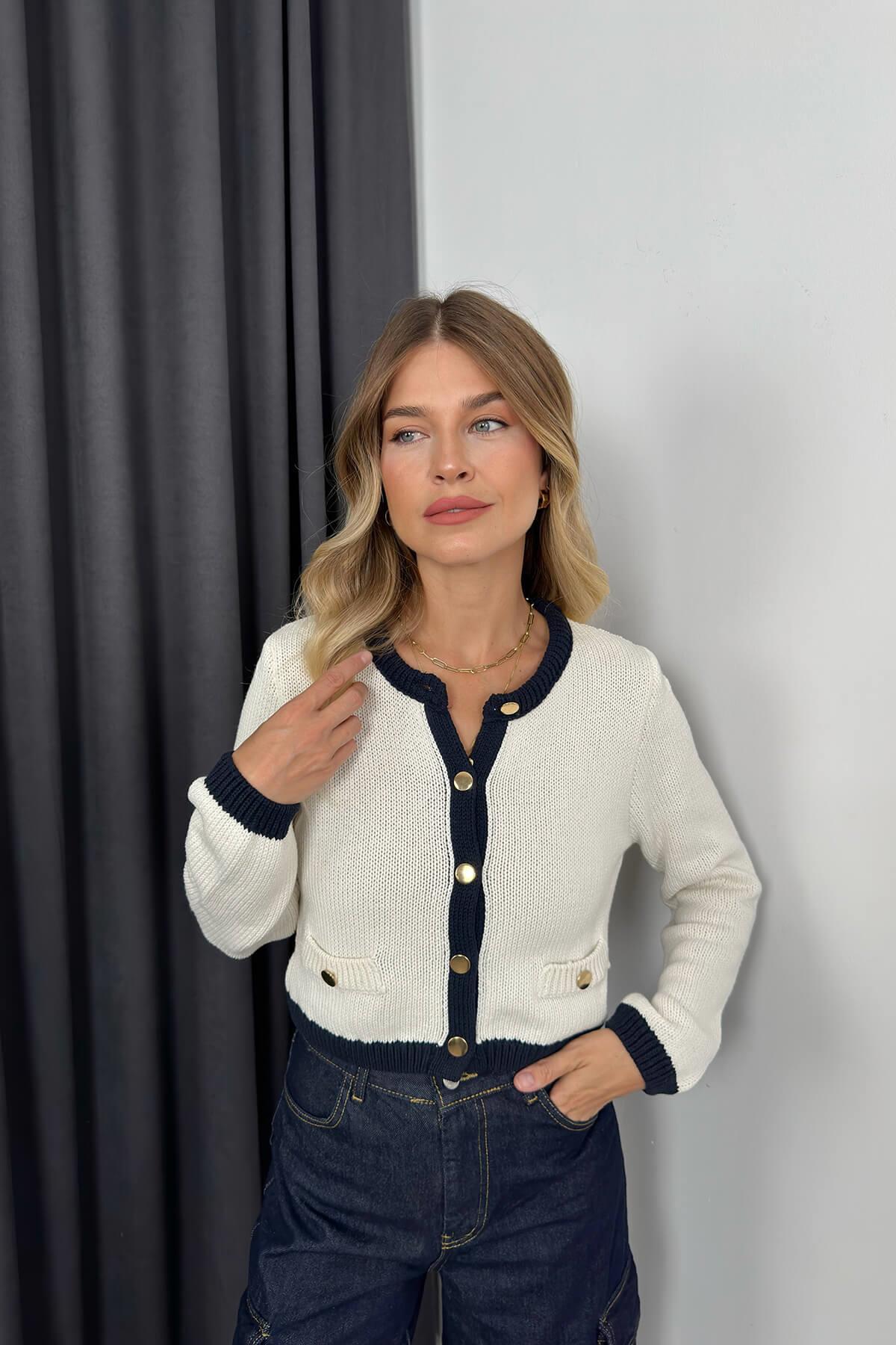 Ekru Lacivert Gold Düğmeli Triko Hırka