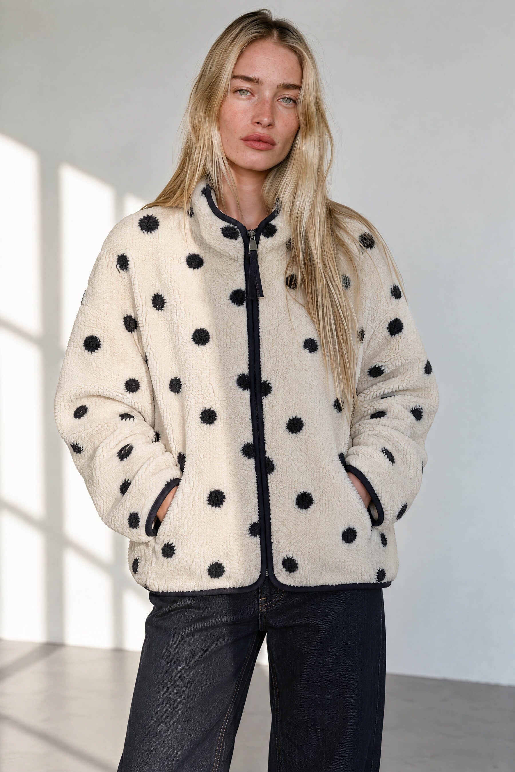 Ekru Lacivert Puantiyeli Fermuarlı Oversize Peluş Sweatshirt
