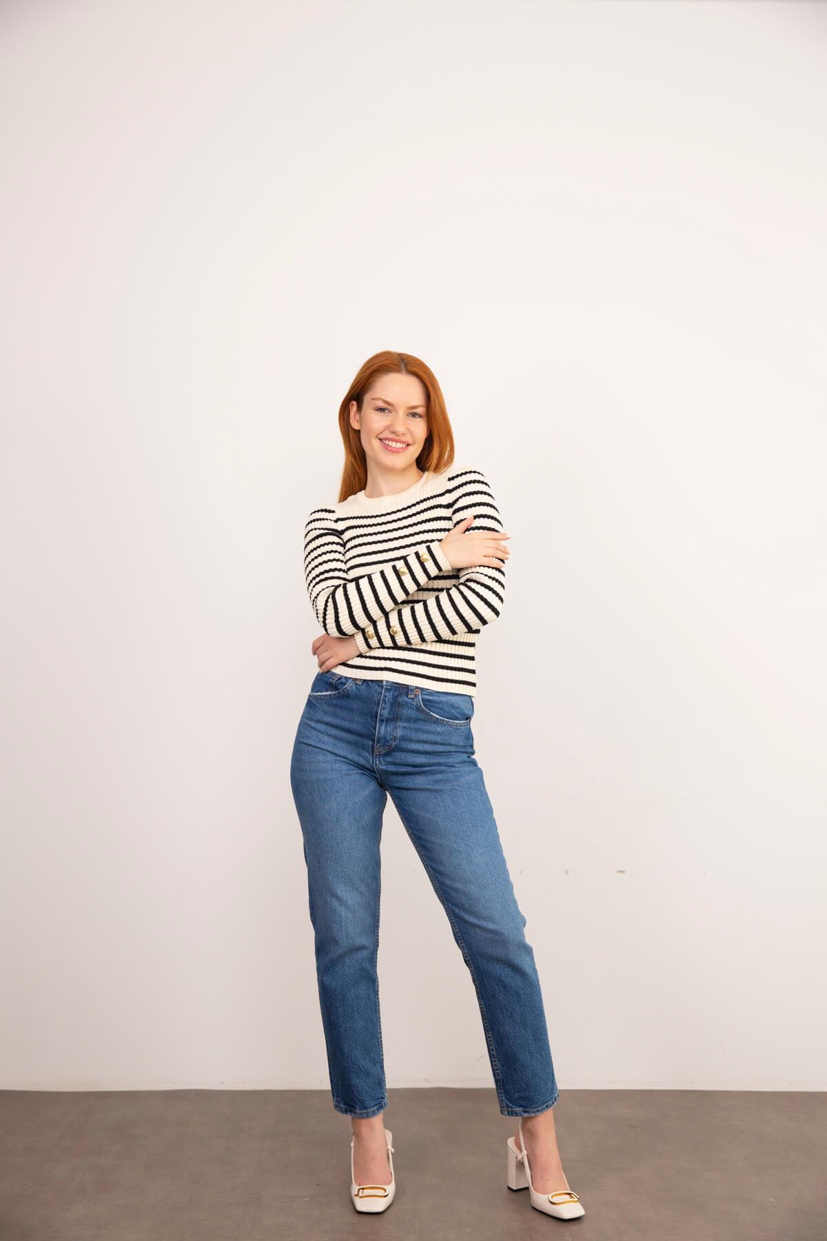 Ekru Siyah Çizgili Bisiklet Yaka Kol Düğmeli Kazak