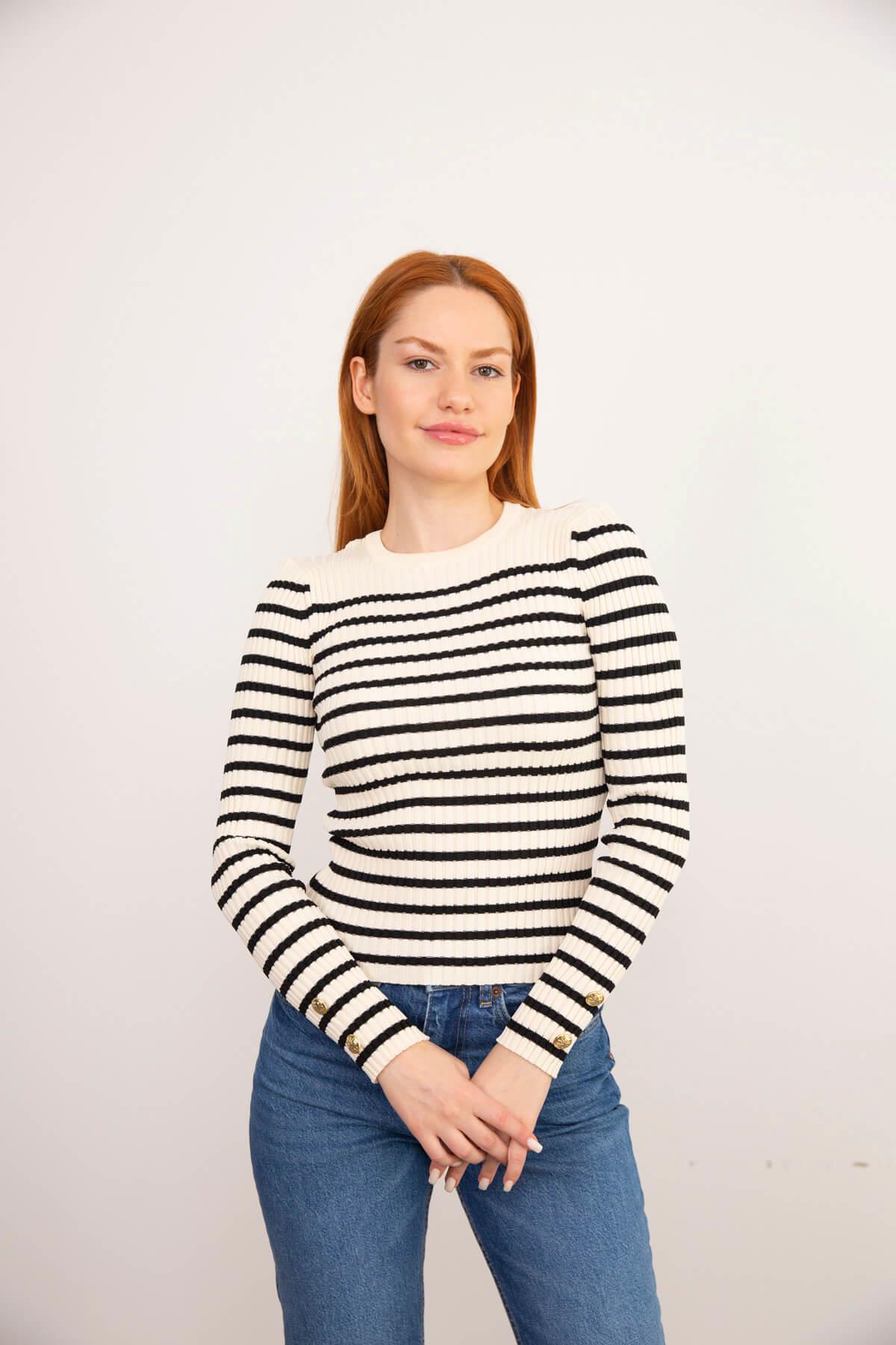 Ekru Siyah Çizgili Bisiklet Yaka Kol Düğmeli Kazak