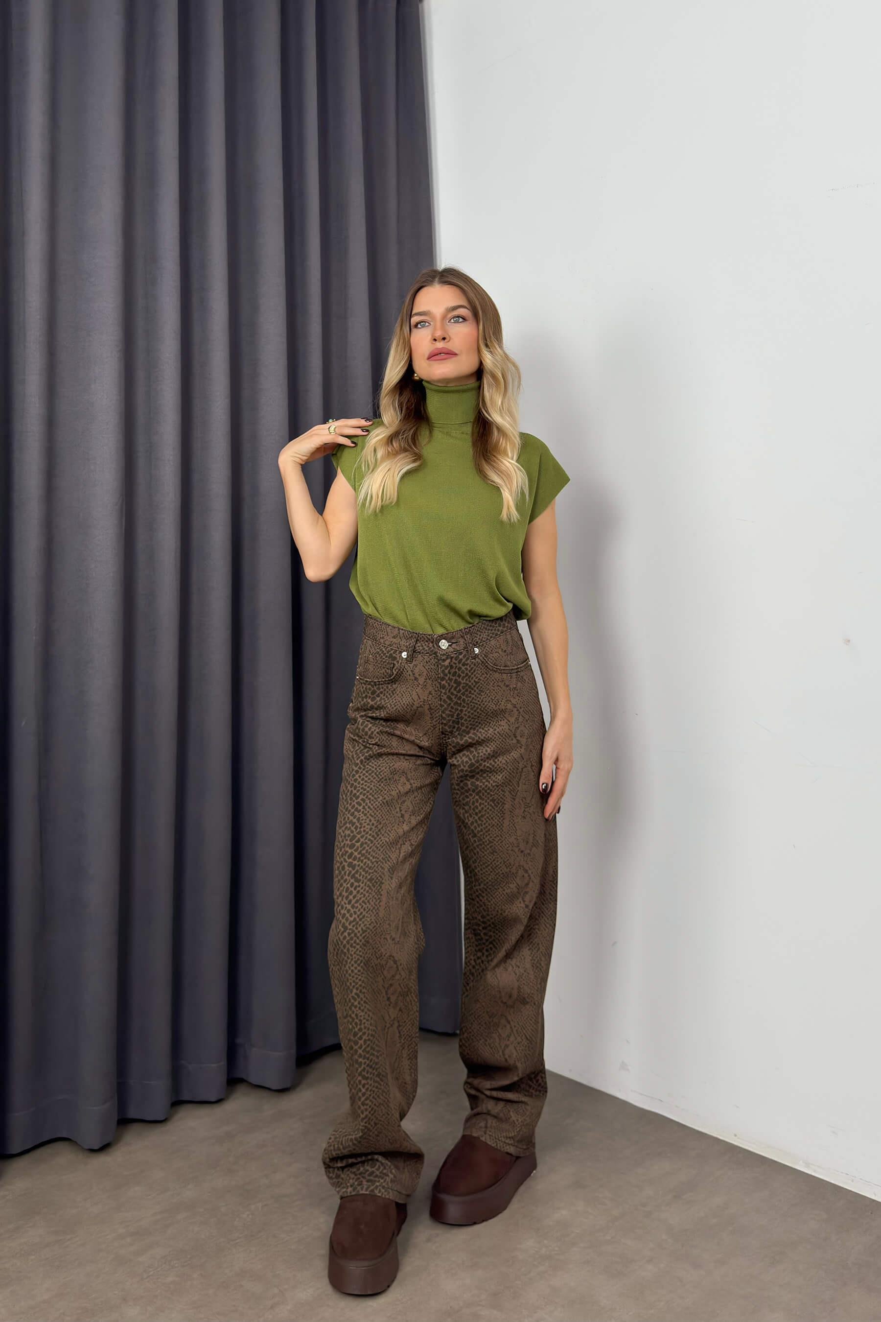 Fıstık Yeşili Boğazlı Kolsuz Triko Bluz